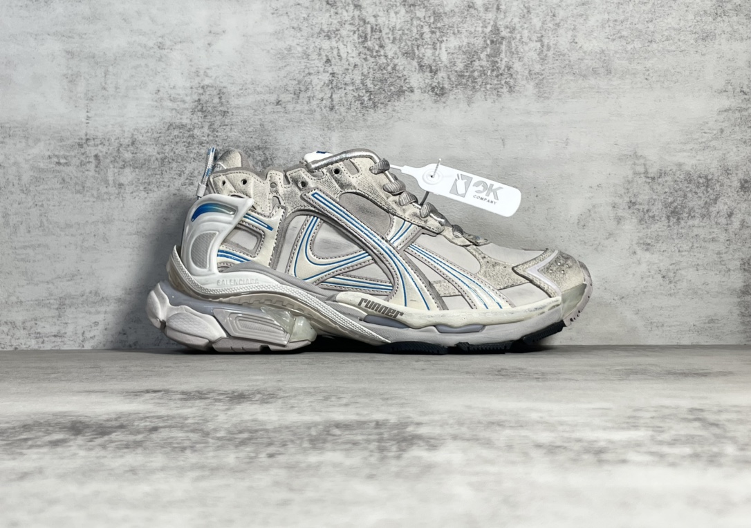 Sneakers M