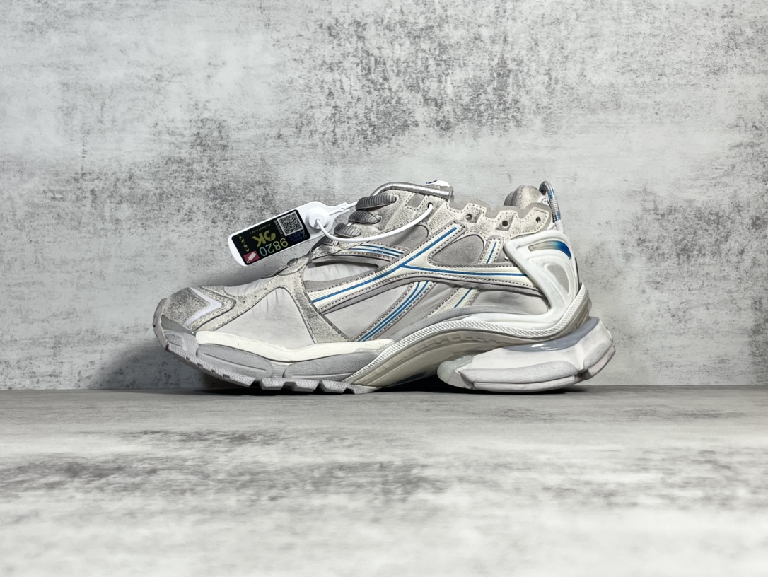 Sneakers M