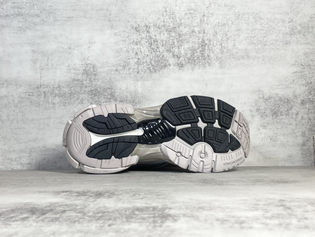 Sneakers M