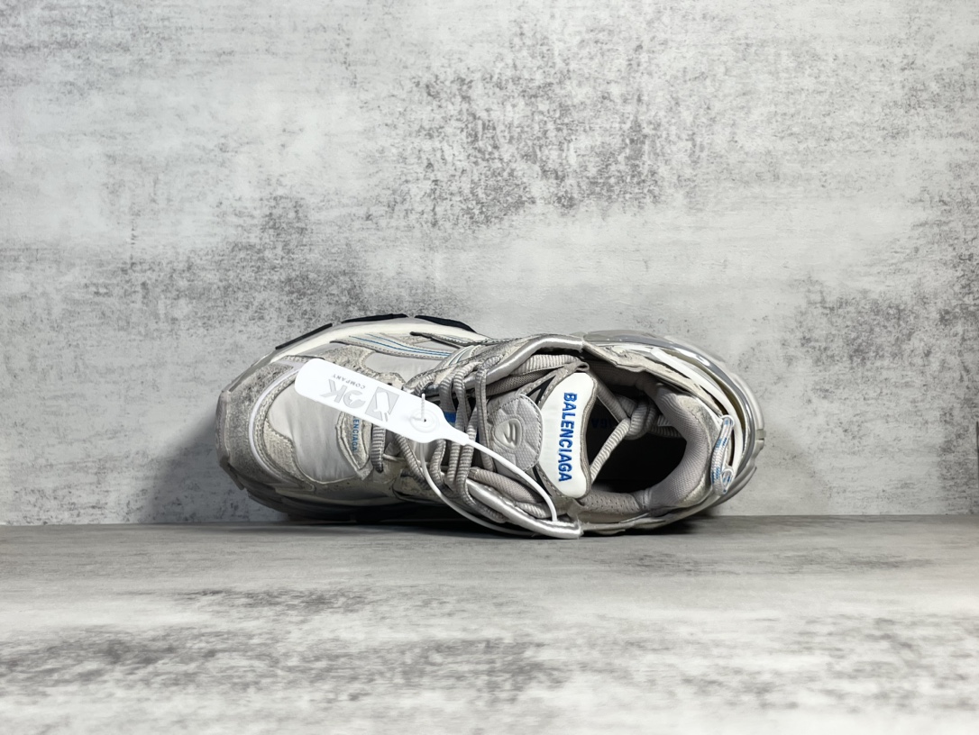 Sneakers M