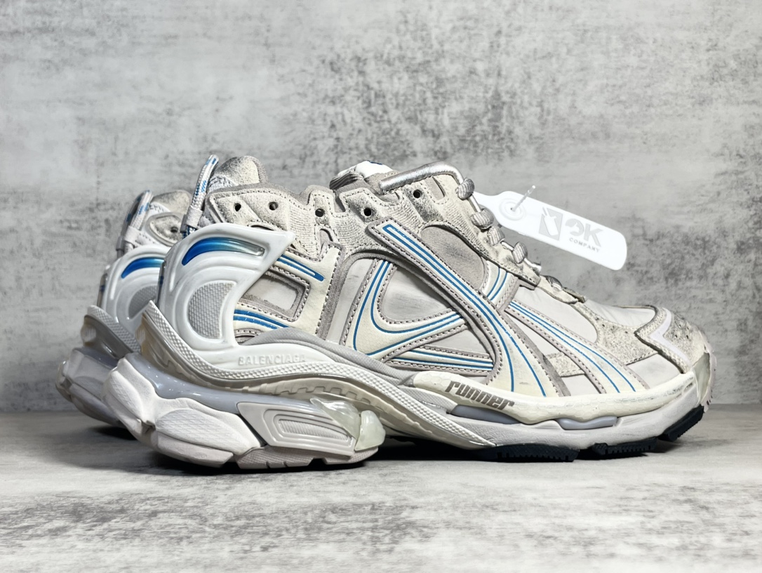 Sneakers M