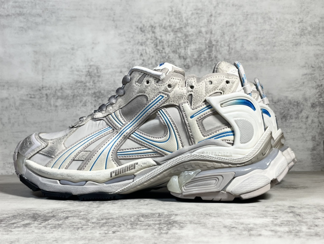 Sneakers M