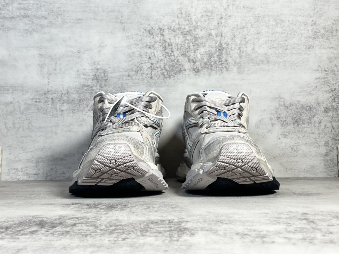 Sneakers M