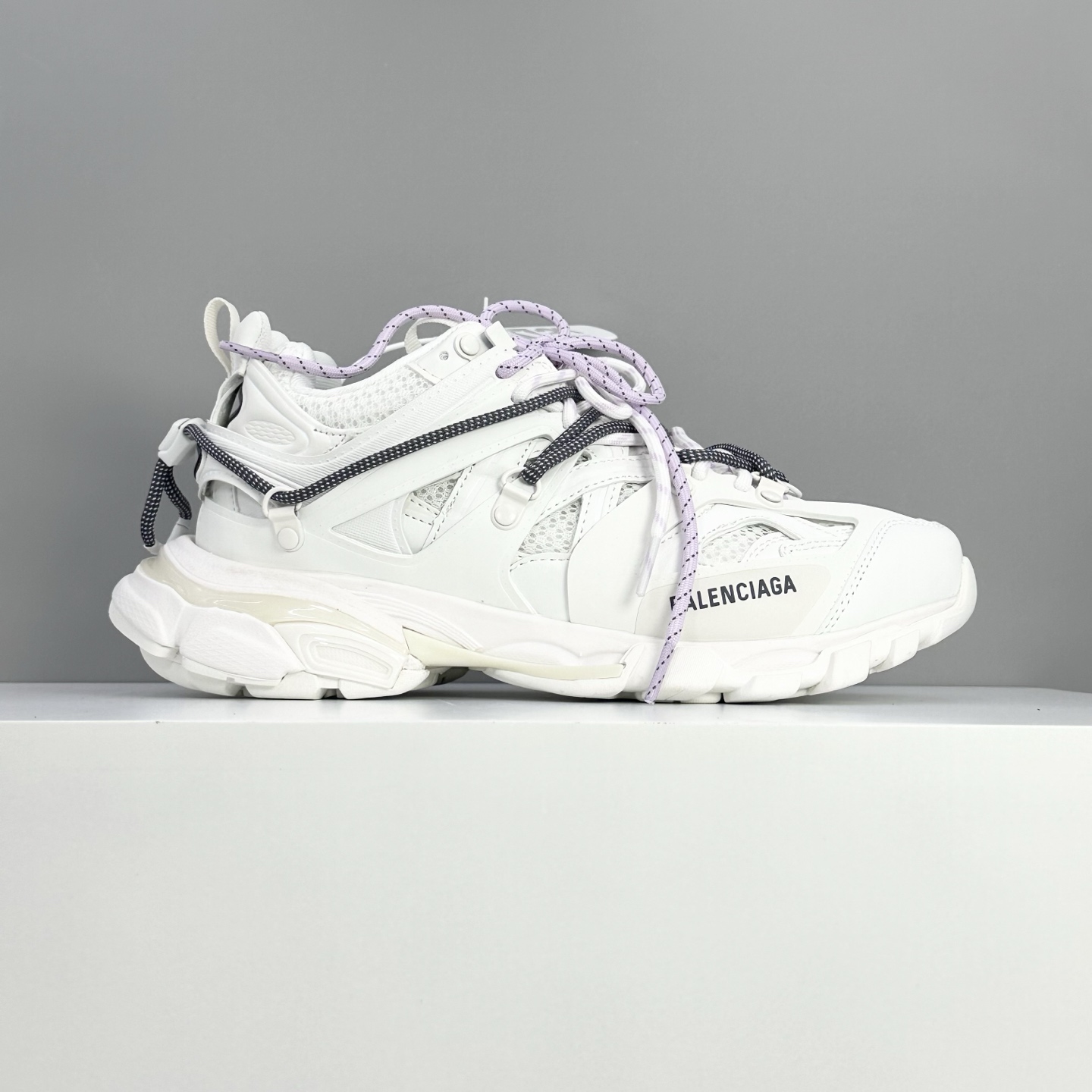 Sneakers M