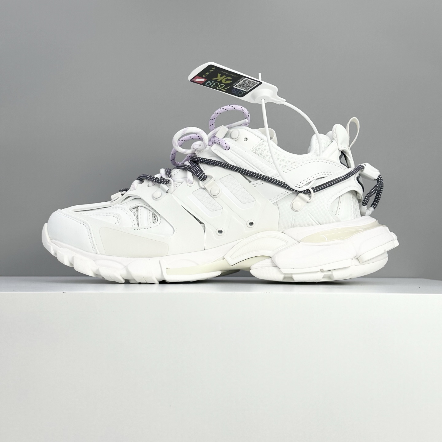 Sneakers M