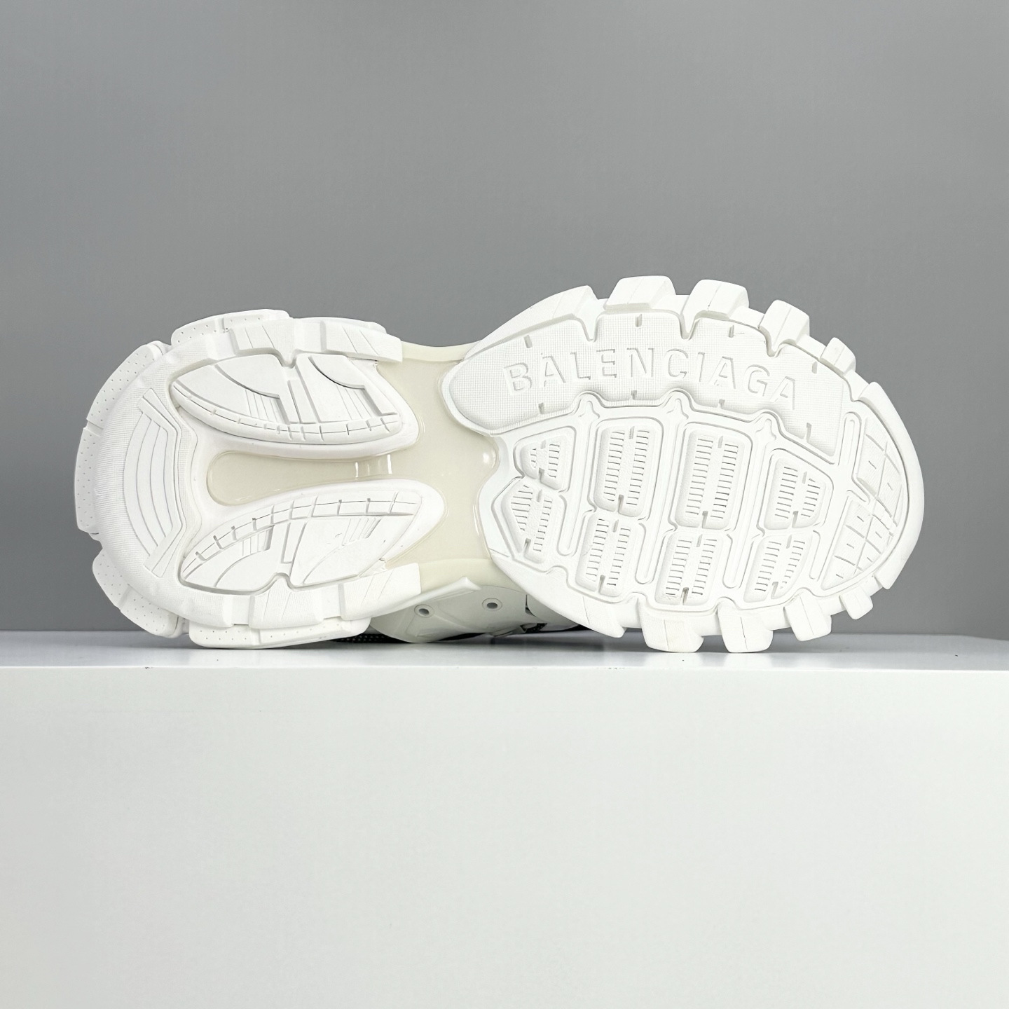 Sneakers M