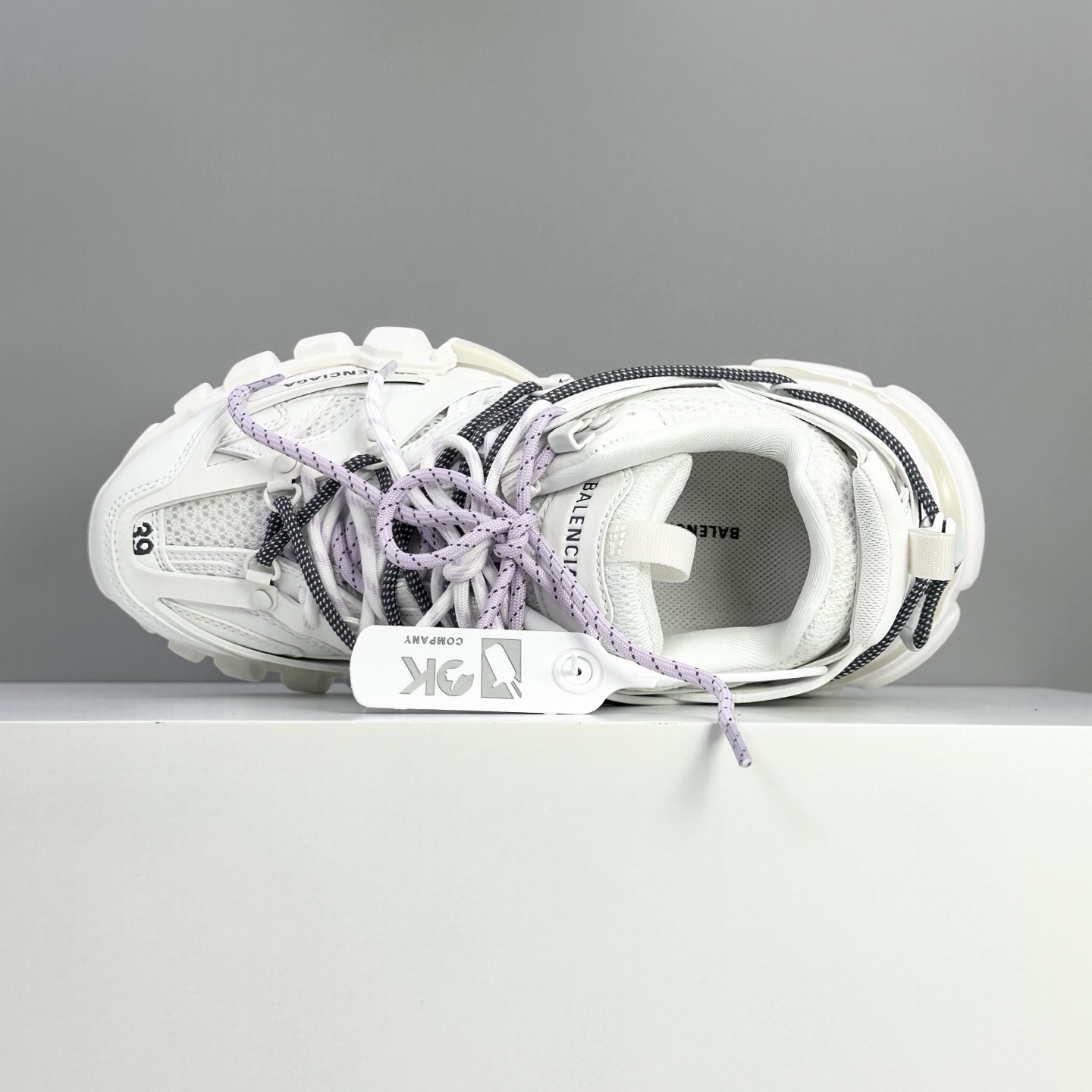 Sneakers M