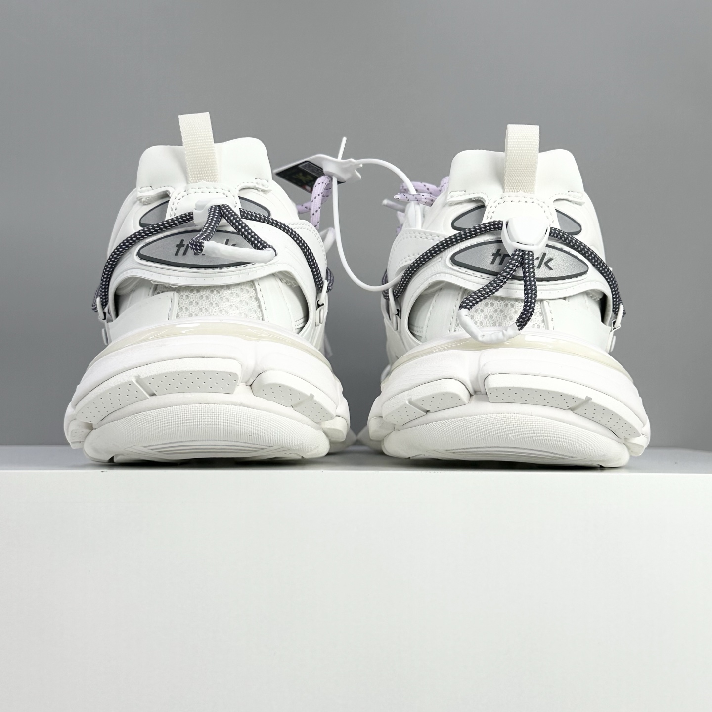Sneakers M