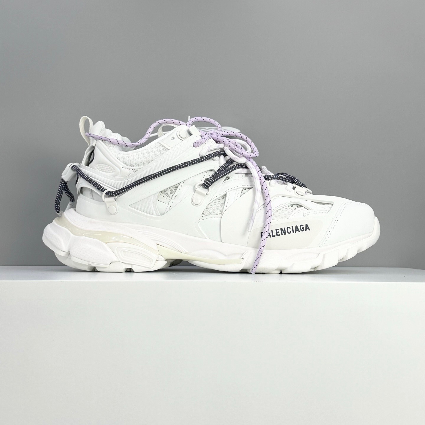 Sneakers M