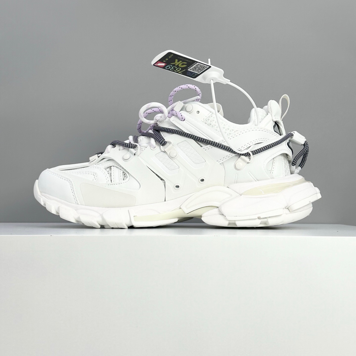Sneakers M