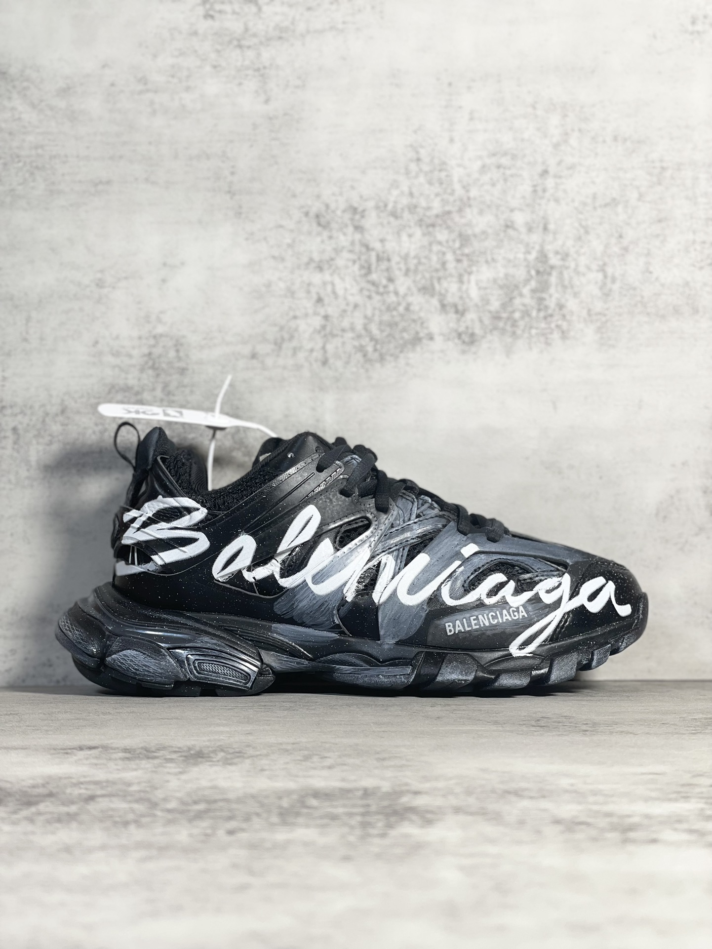 Sneakers M