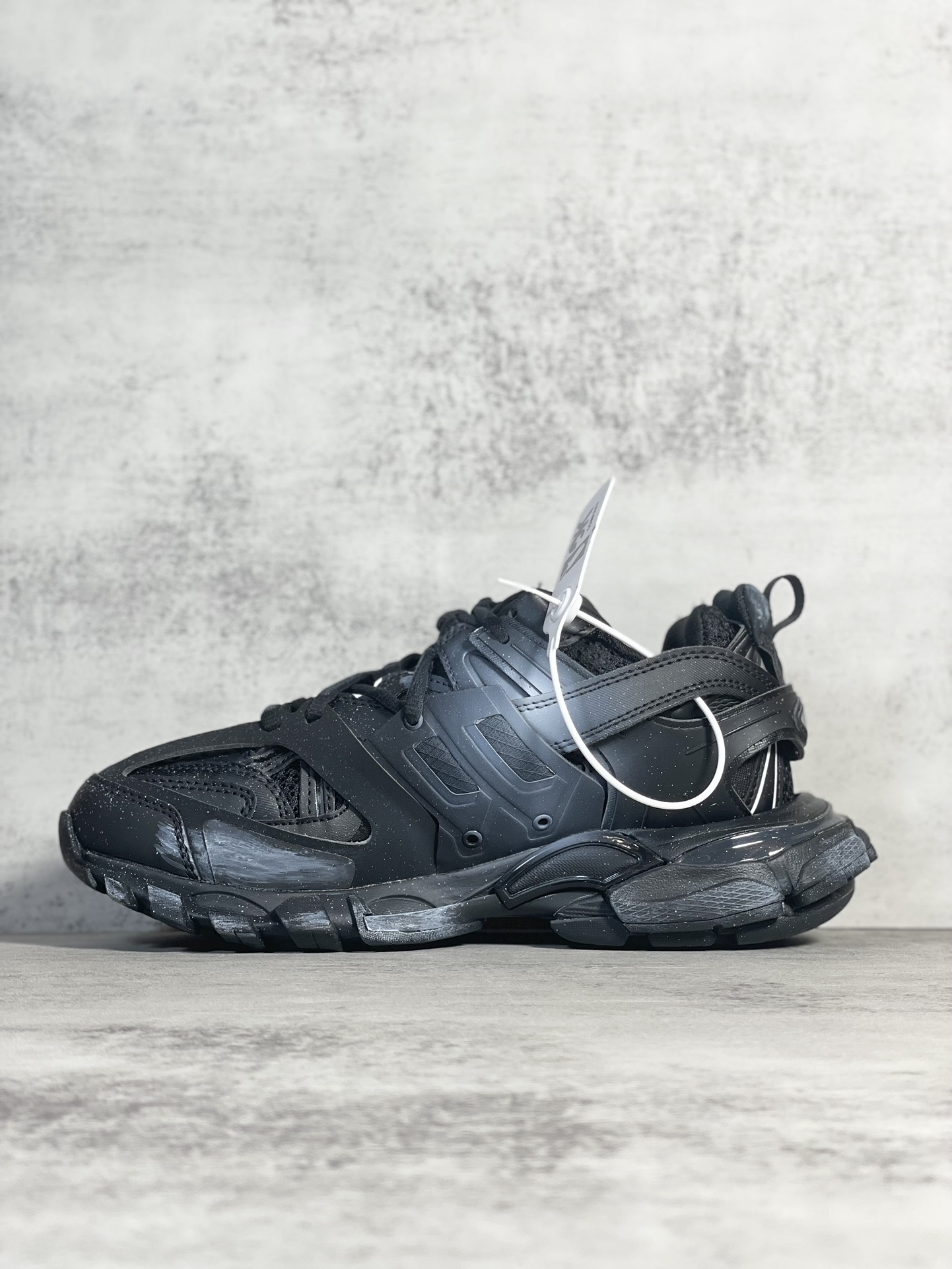 Sneakers M