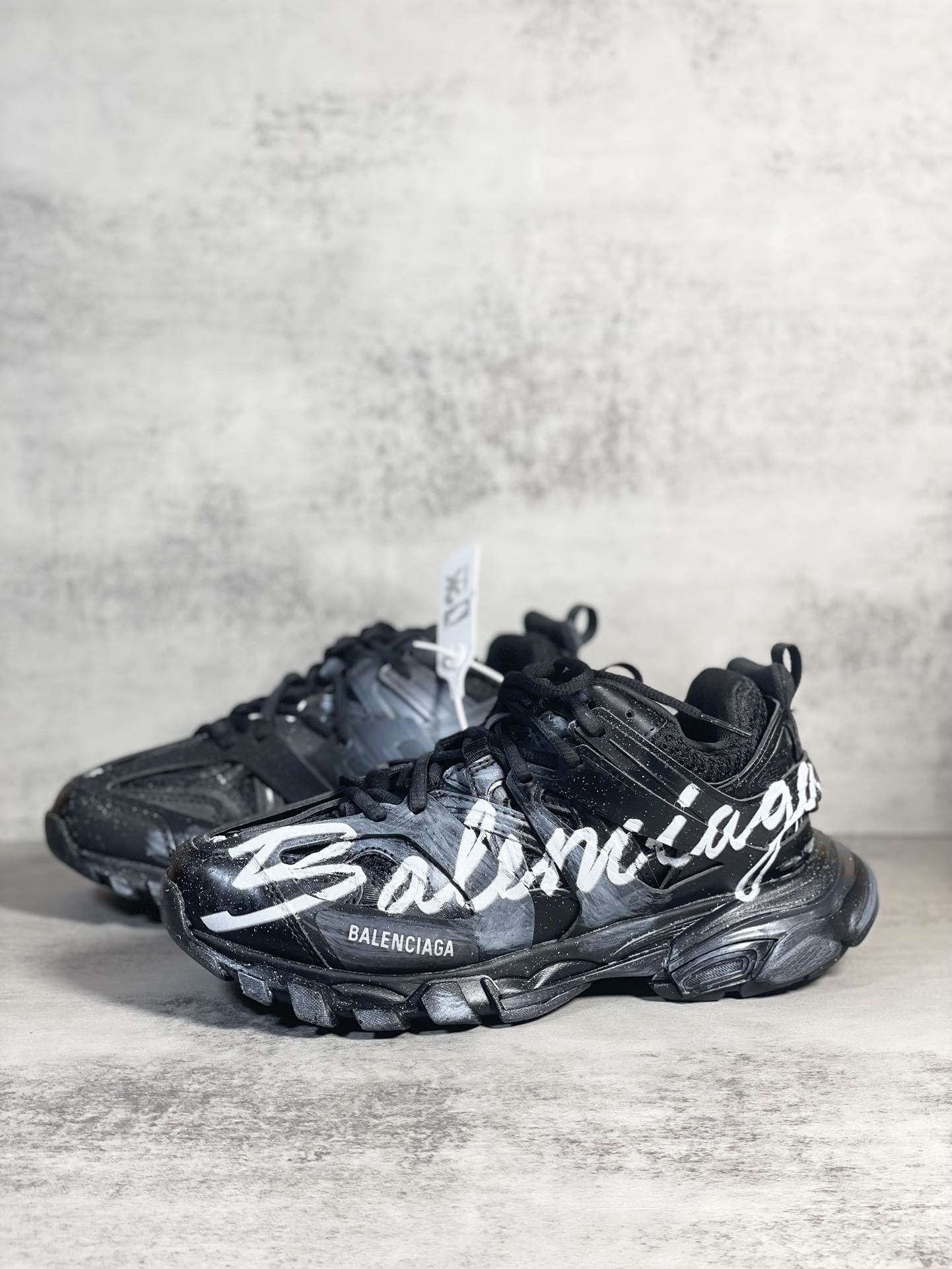 Sneakers M