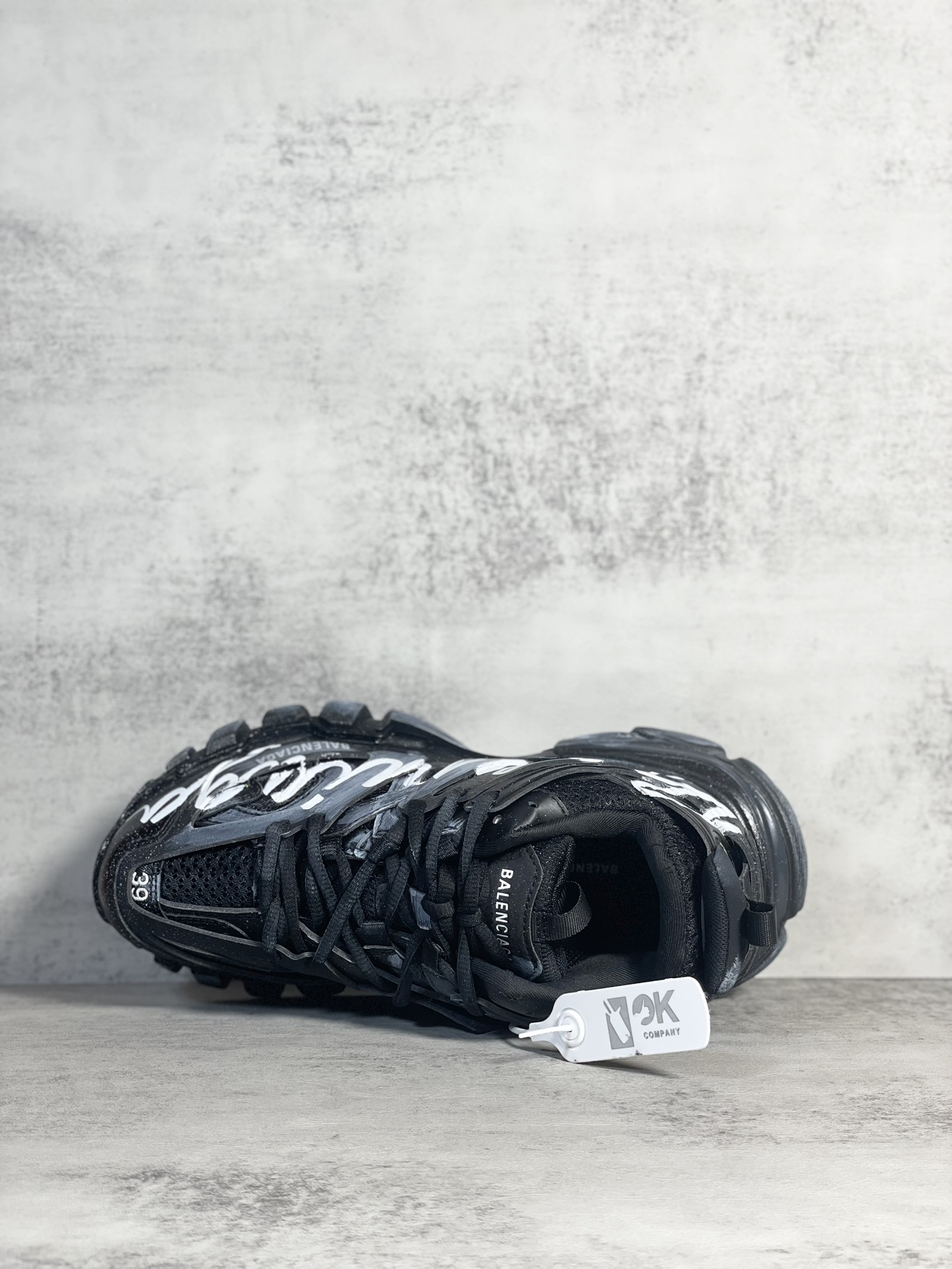 Sneakers M