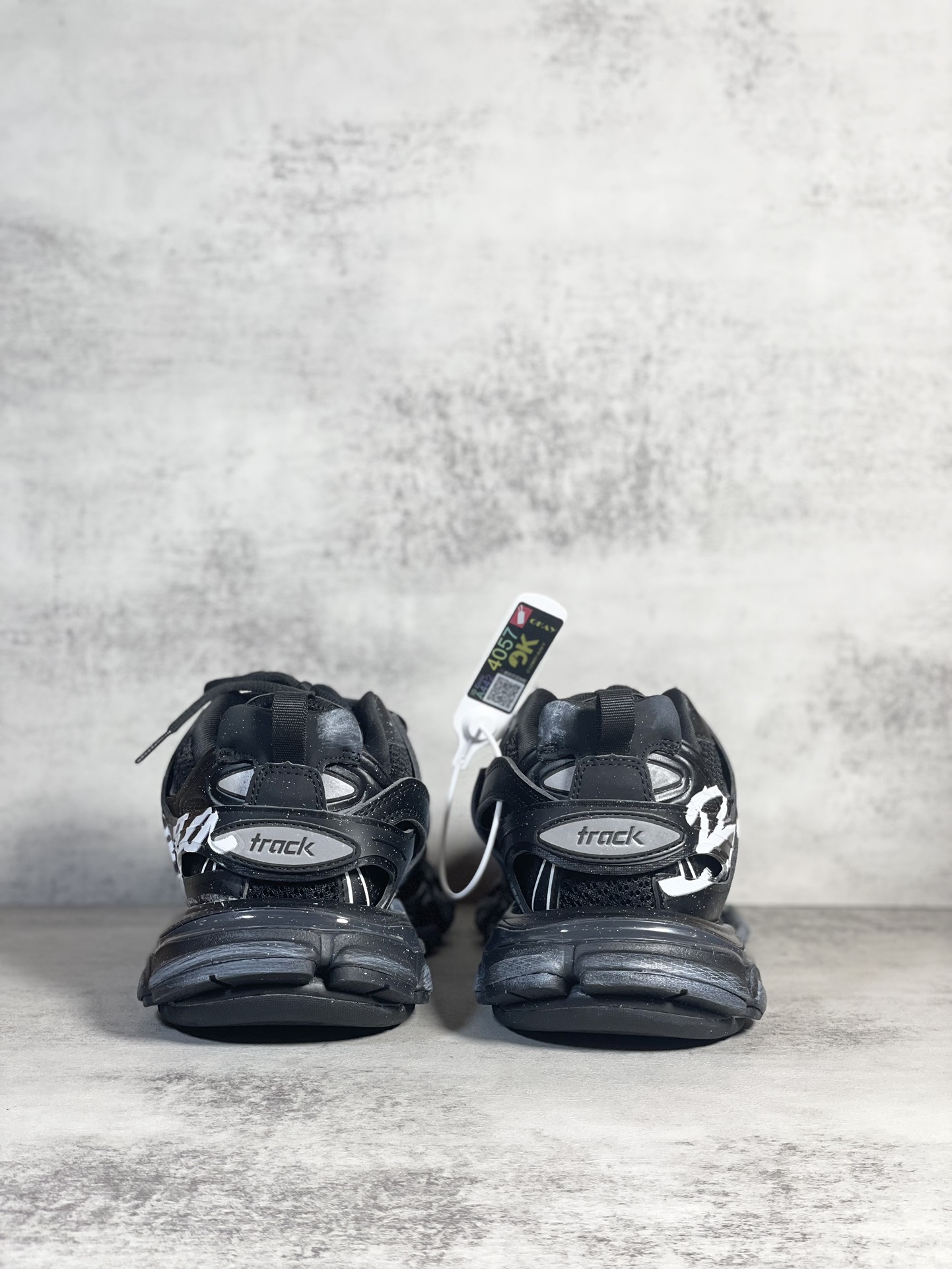 Sneakers M