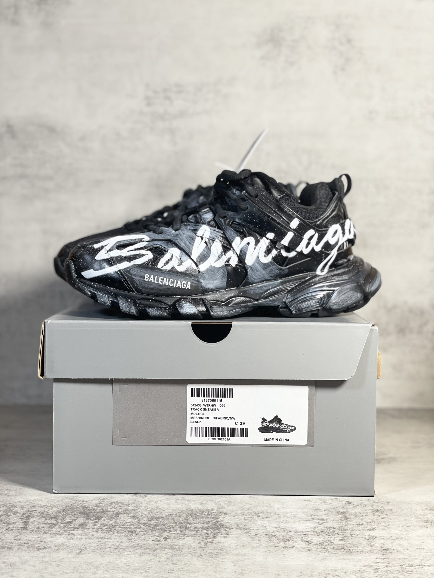 Sneakers M