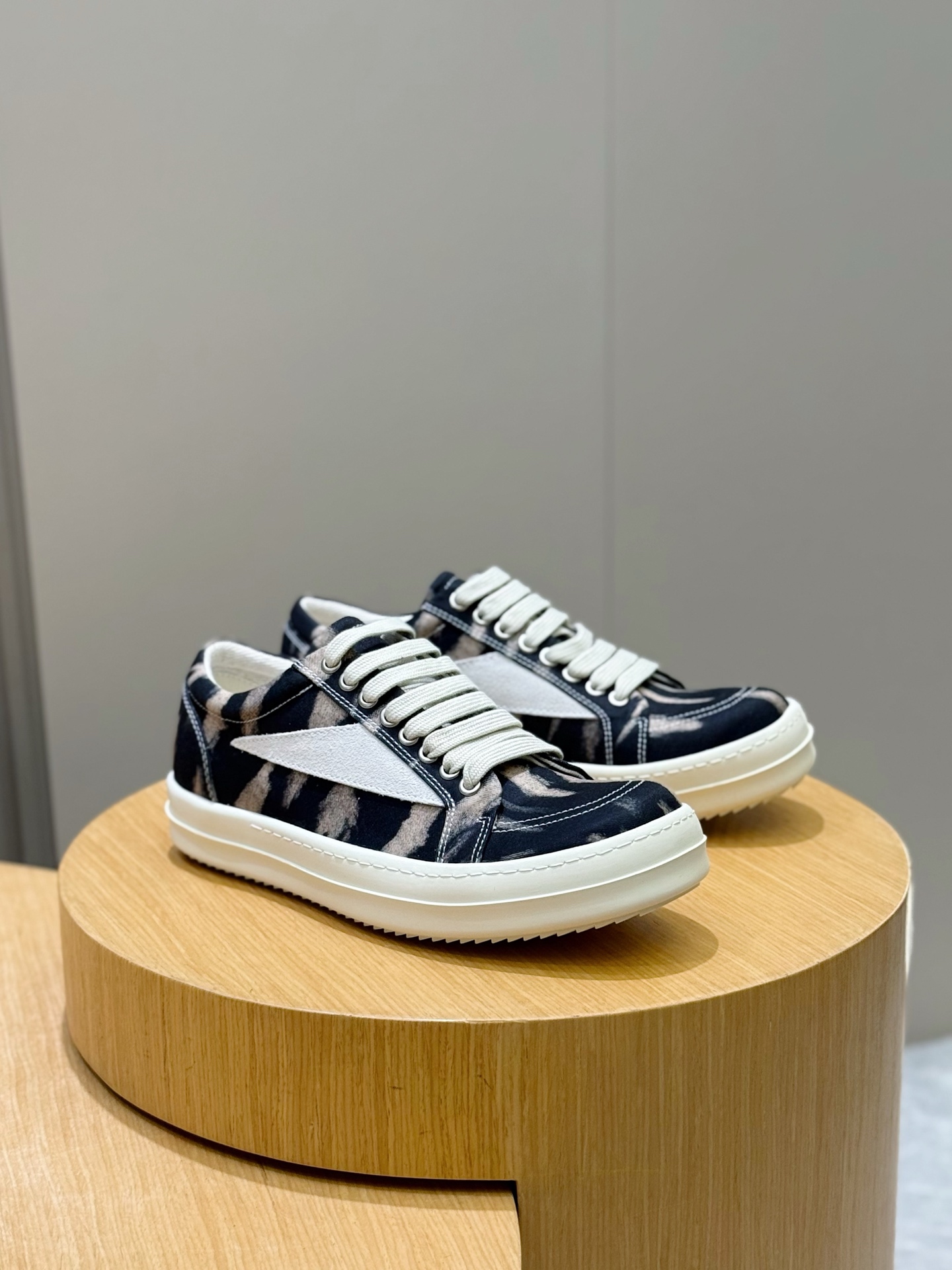 Calvin Klein Male Sneakers L-s