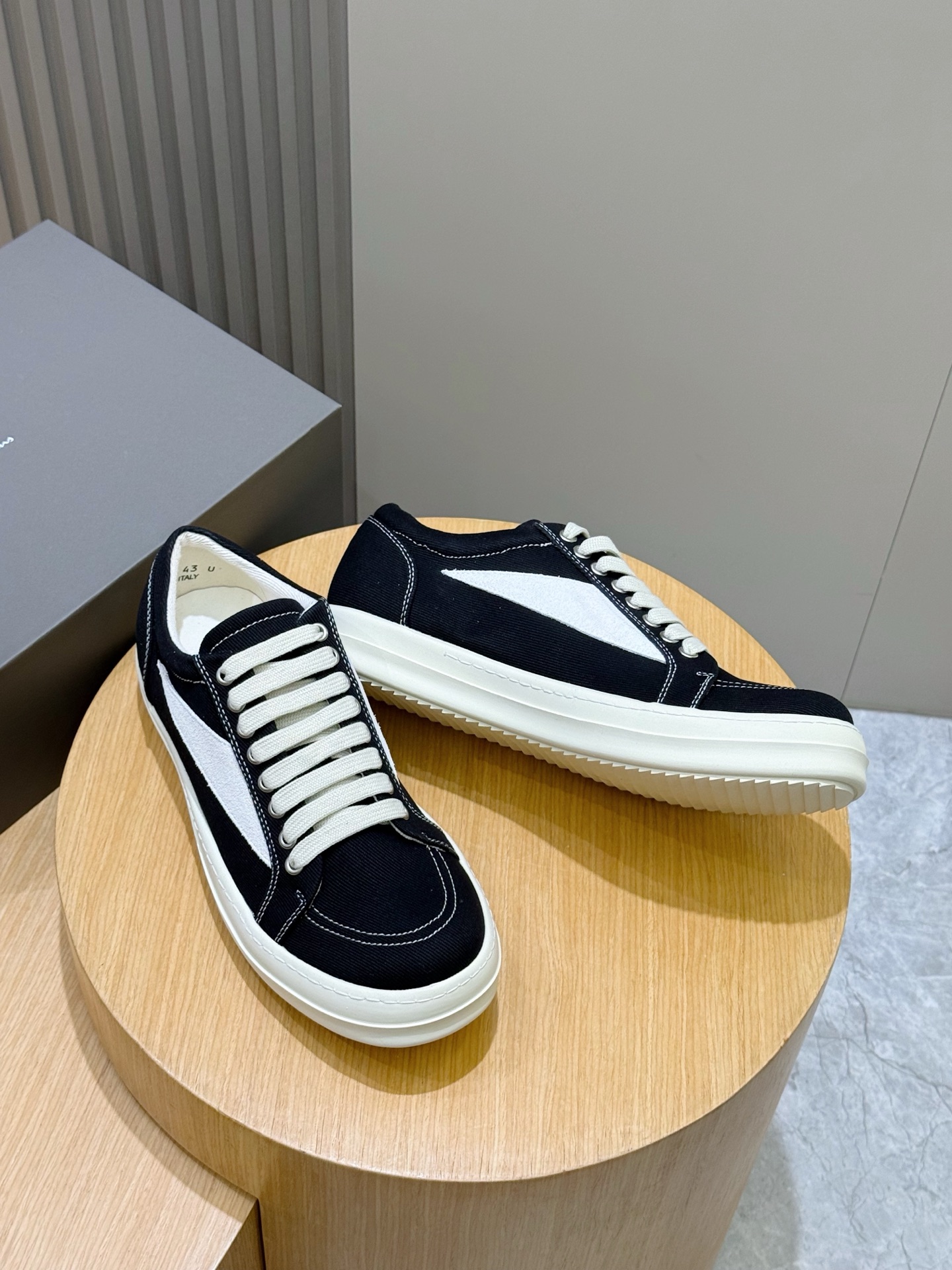 Calvin Klein Male Sneakers L-s