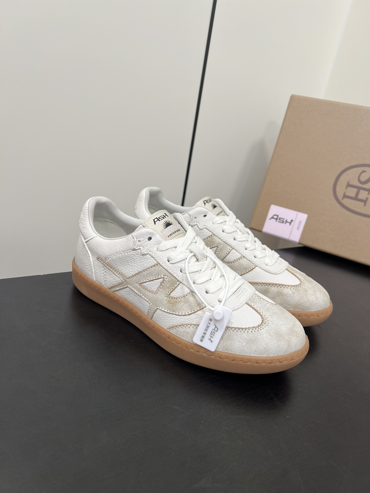 Sneakers S