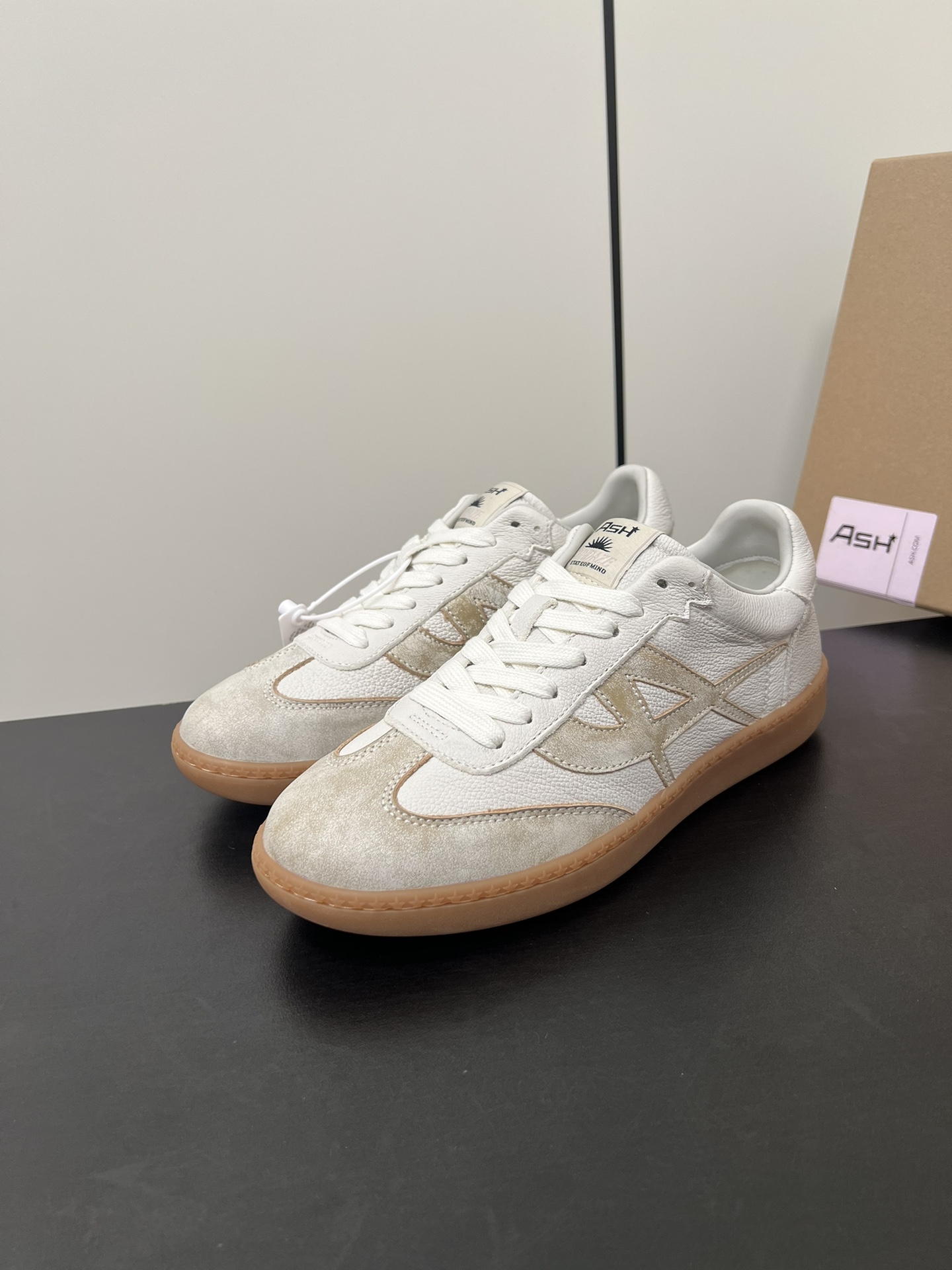 Sneakers S