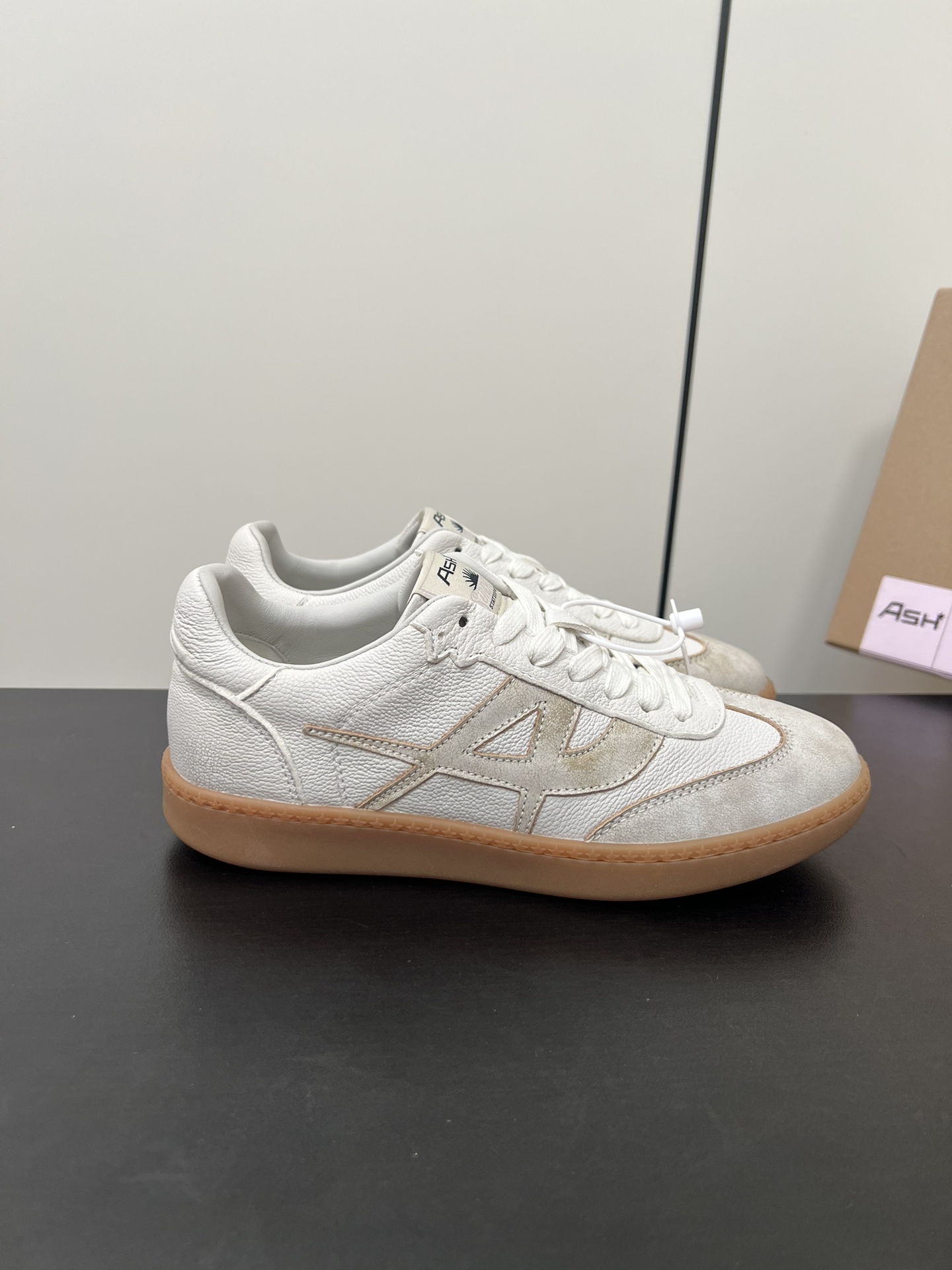 Sneakers S