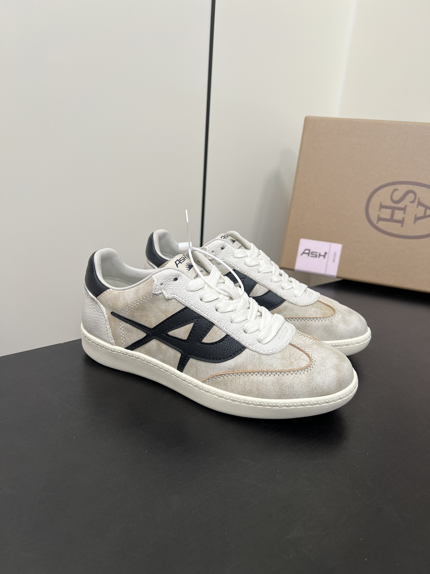 Sneakers S