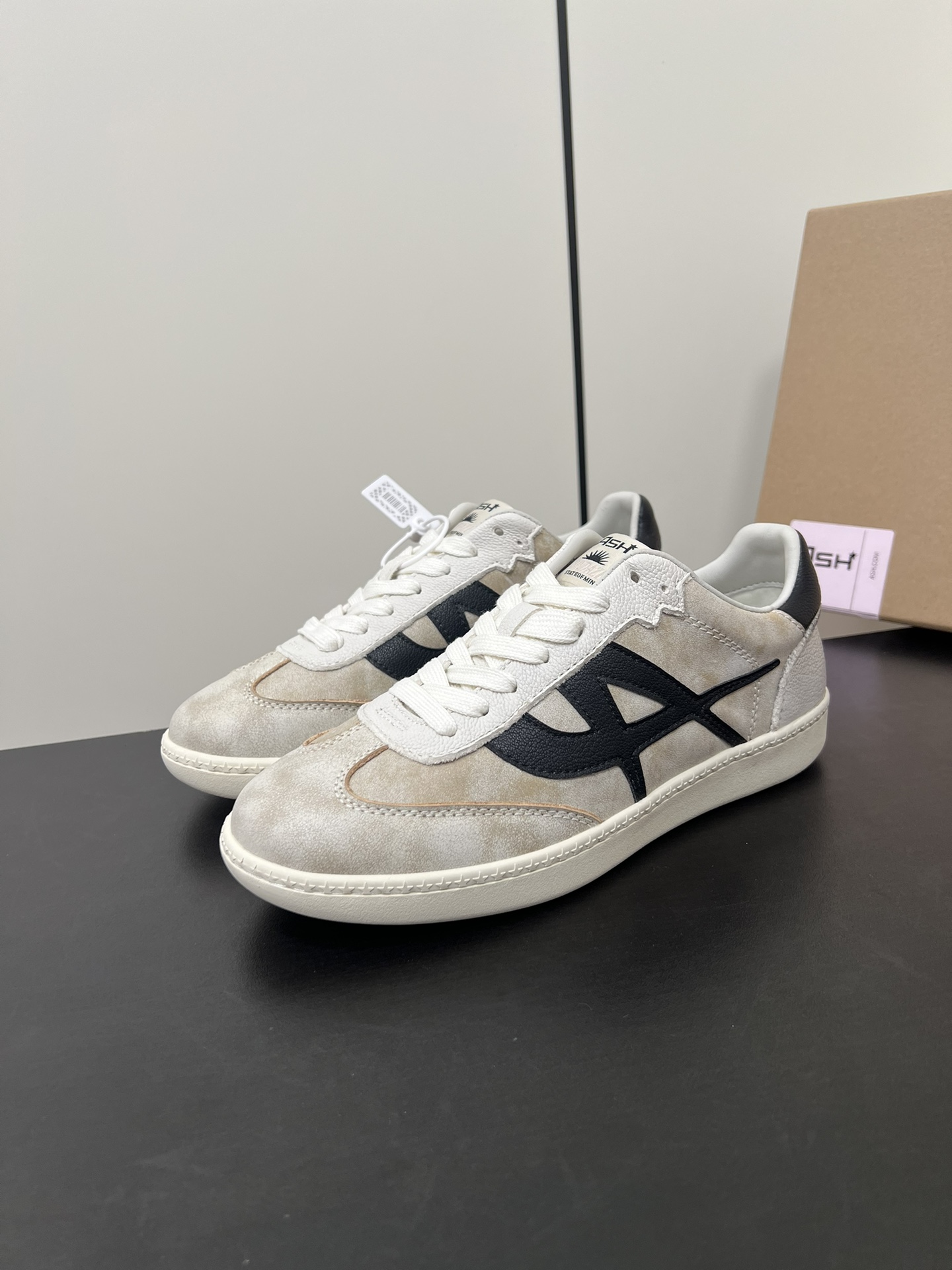 Sneakers S