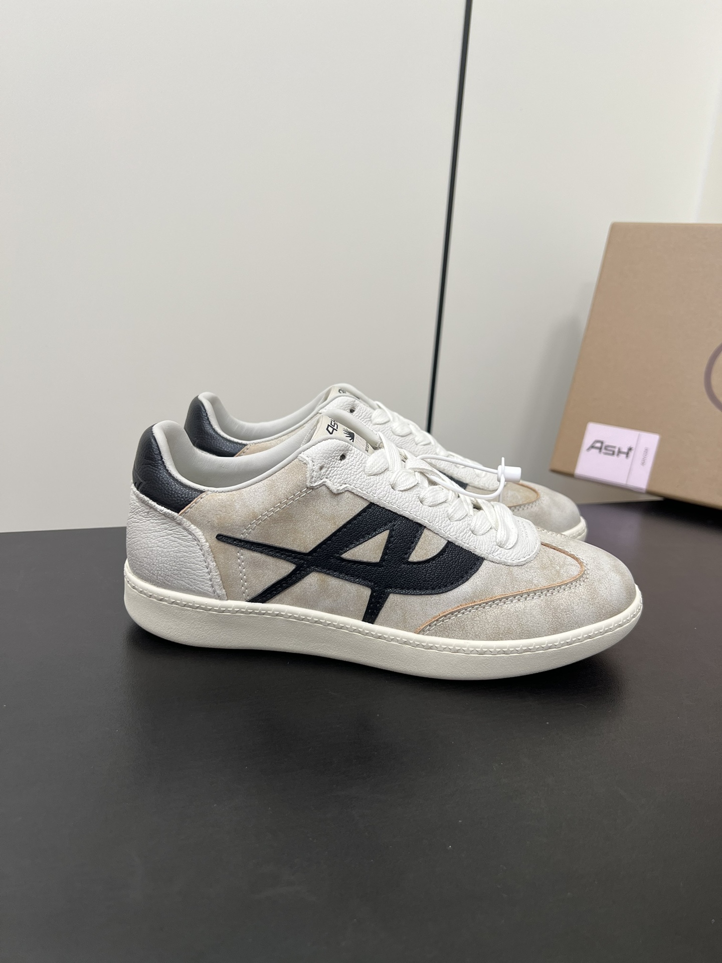 Sneakers S