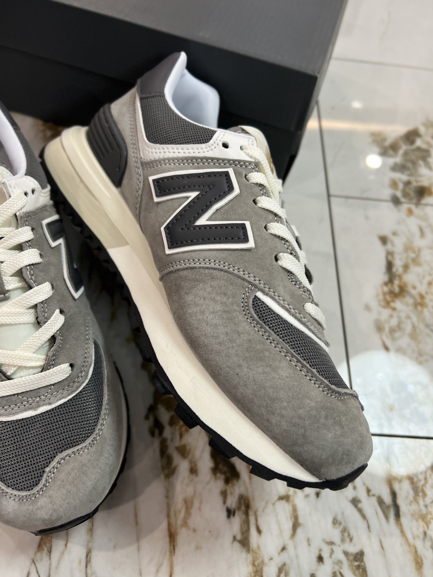 Basic Shoes L