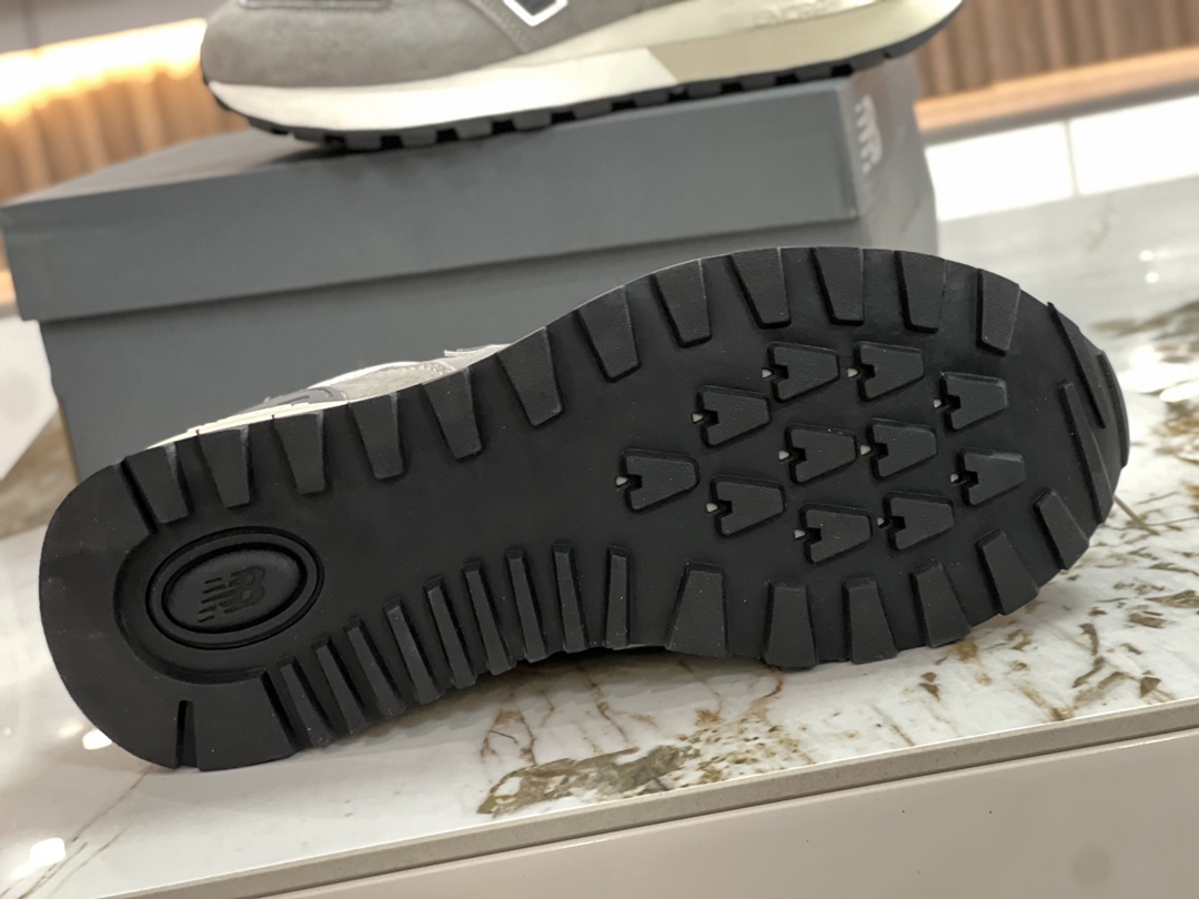 Basic Shoes L