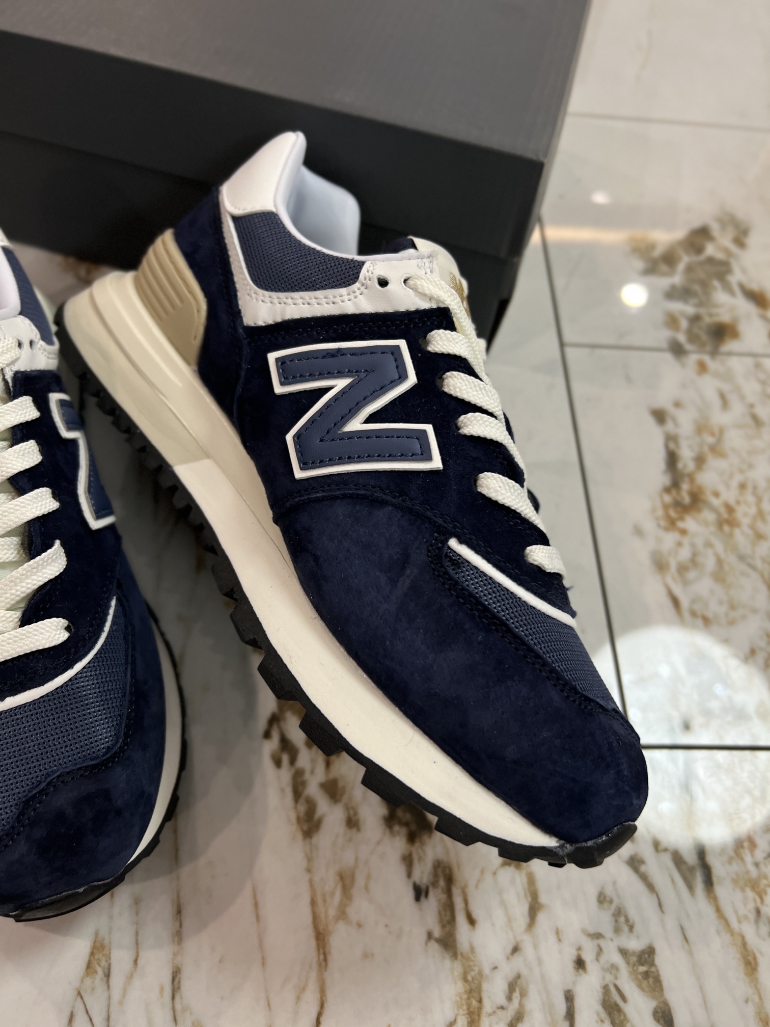 Basic Shoes L