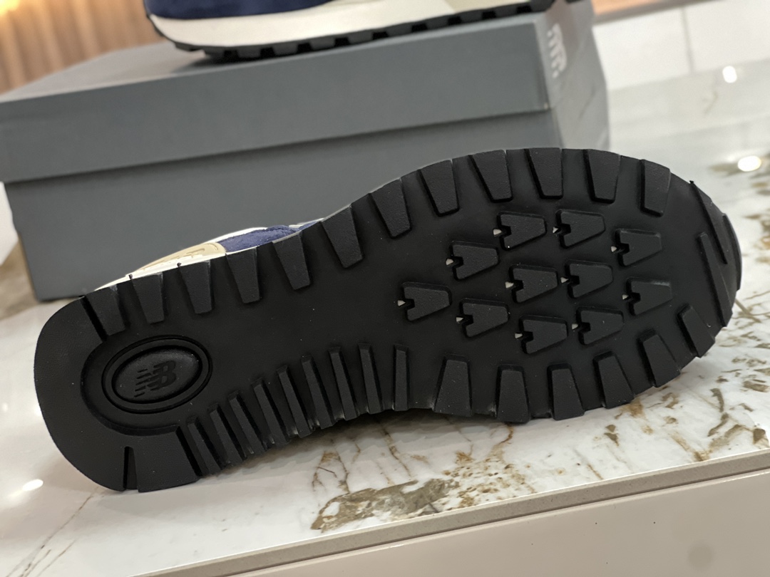 Basic Shoes L
