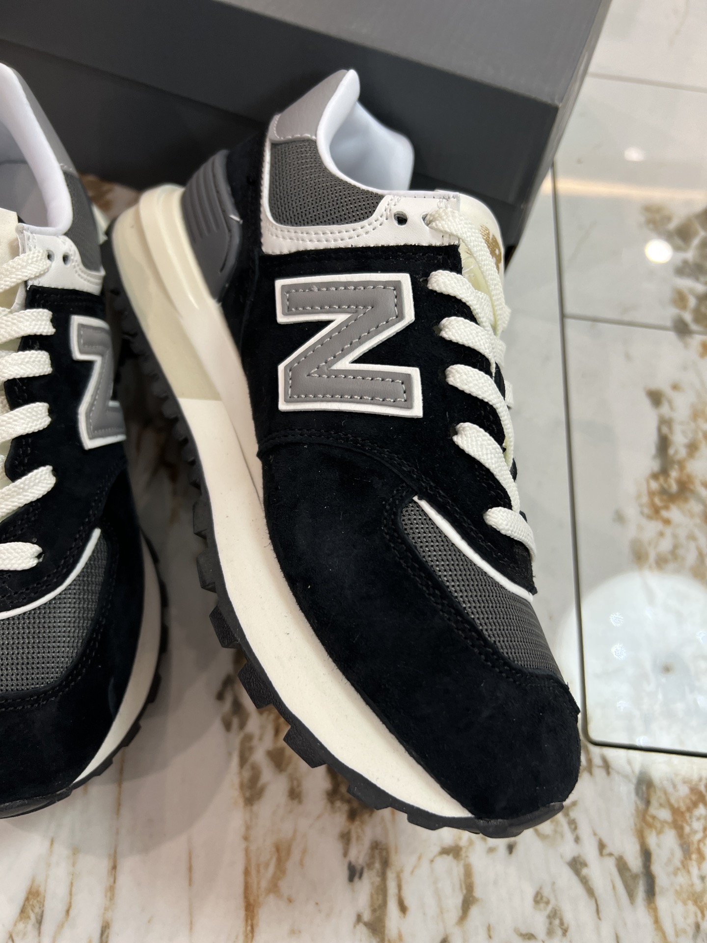 Basic Shoes L