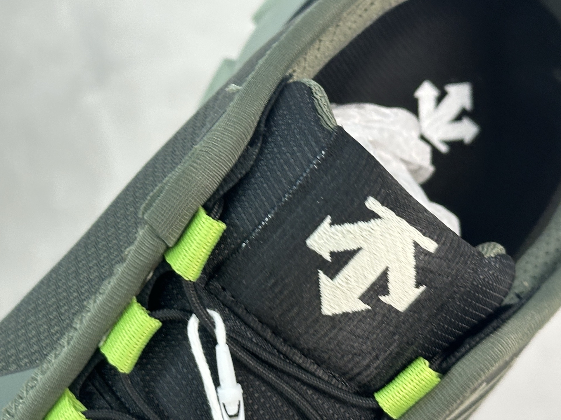 Descente Basic Shoes Breathable L-s