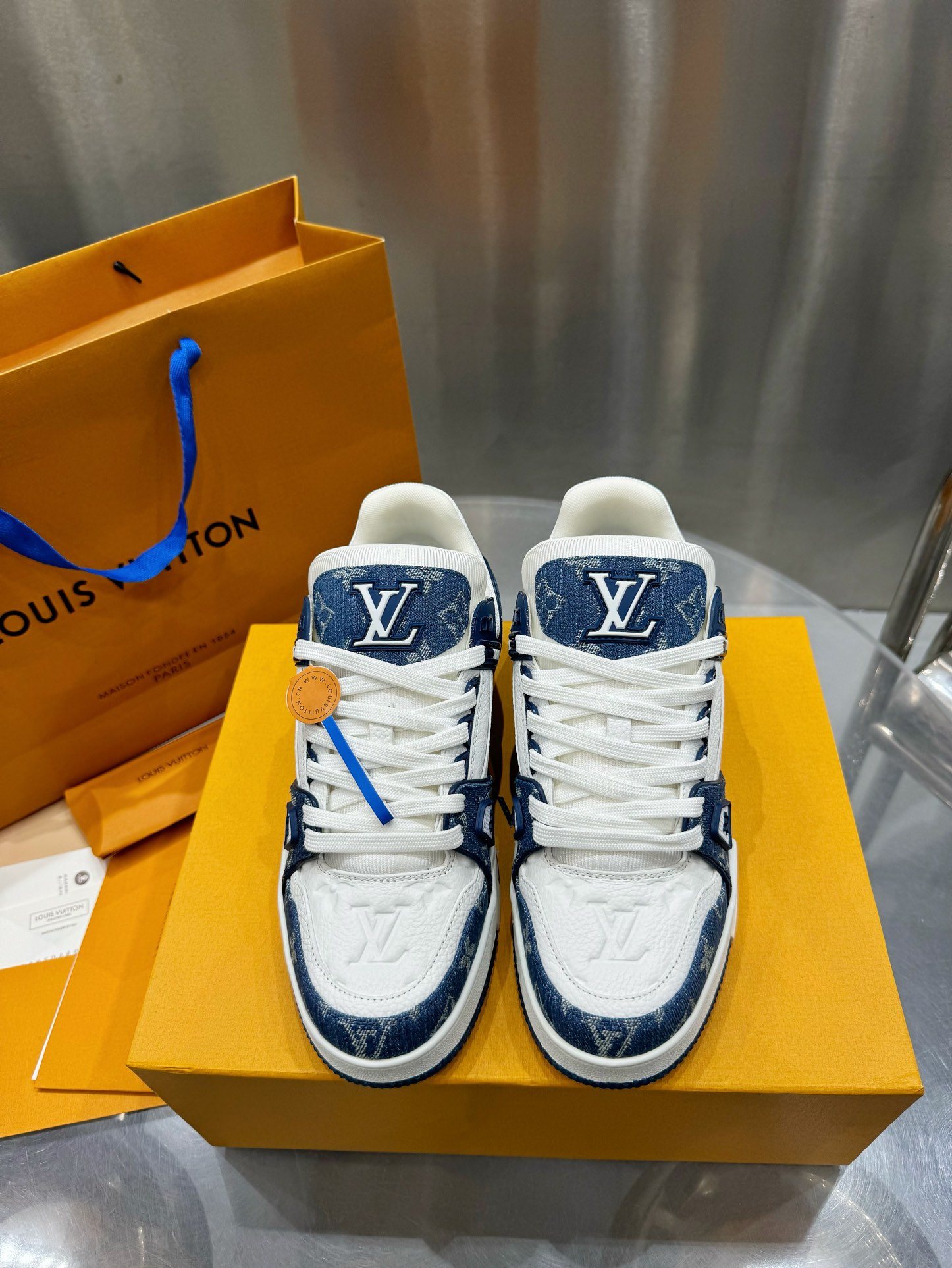 Louis Vuitton Male Sneakers L