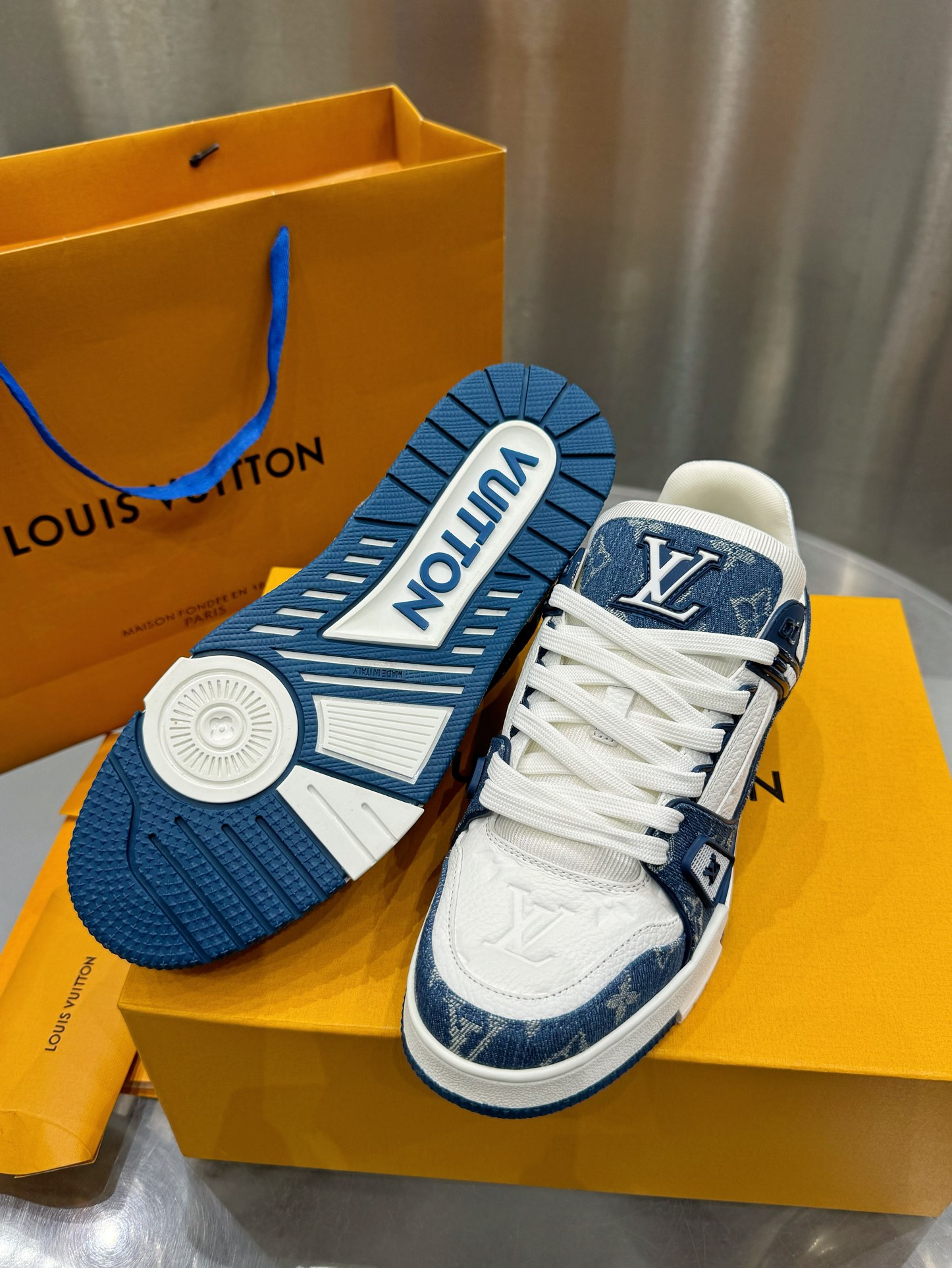 Louis Vuitton Male Sneakers L