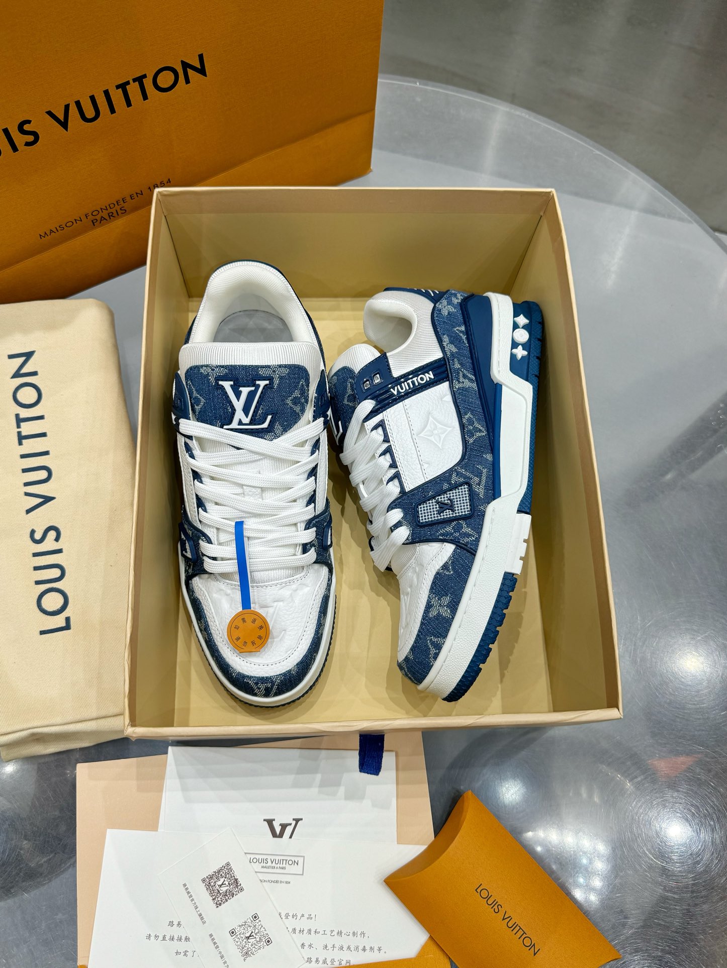 Louis Vuitton Male Sneakers L