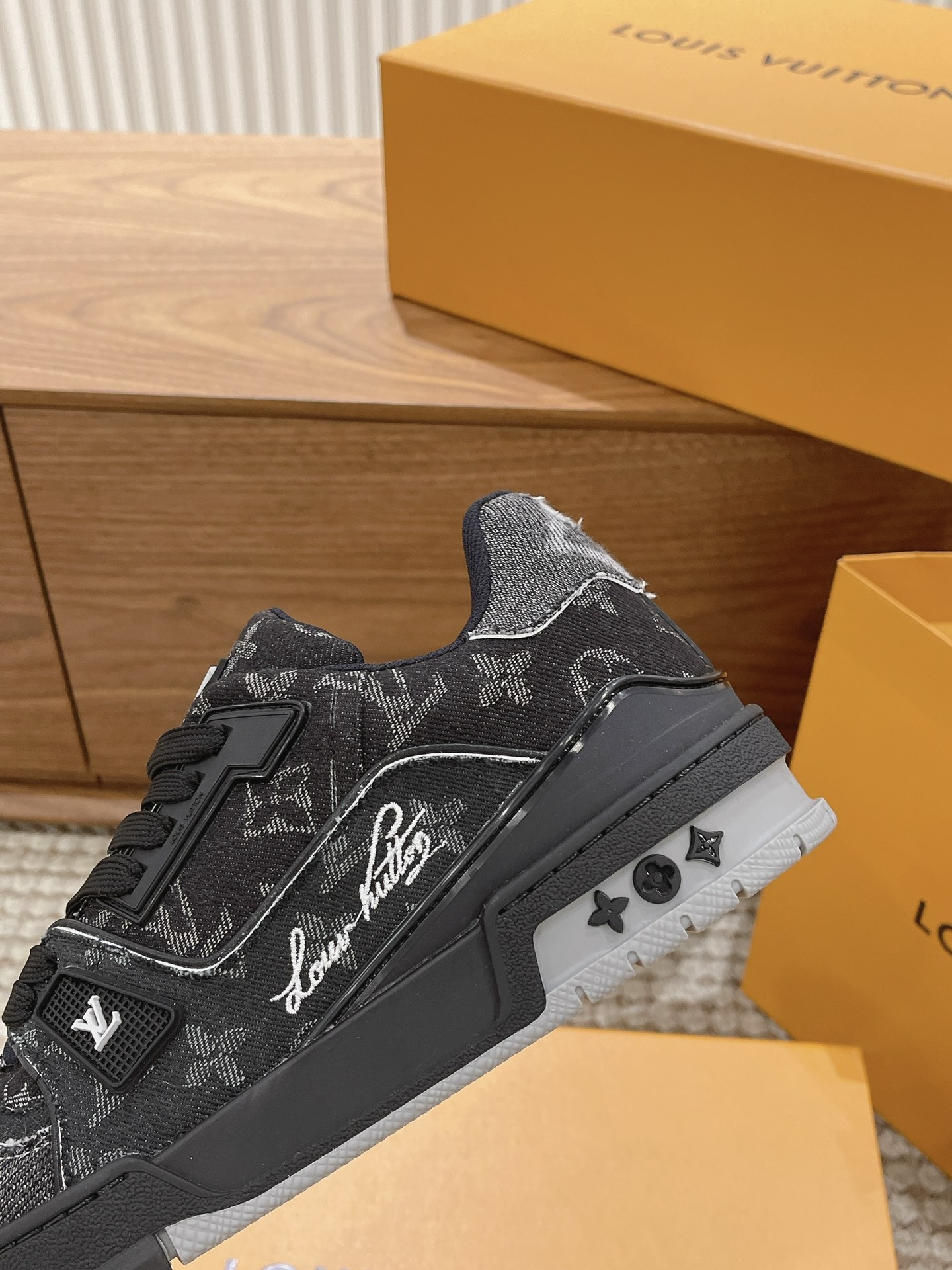 Louis Vuitton Basic Shoes Mesh L-s