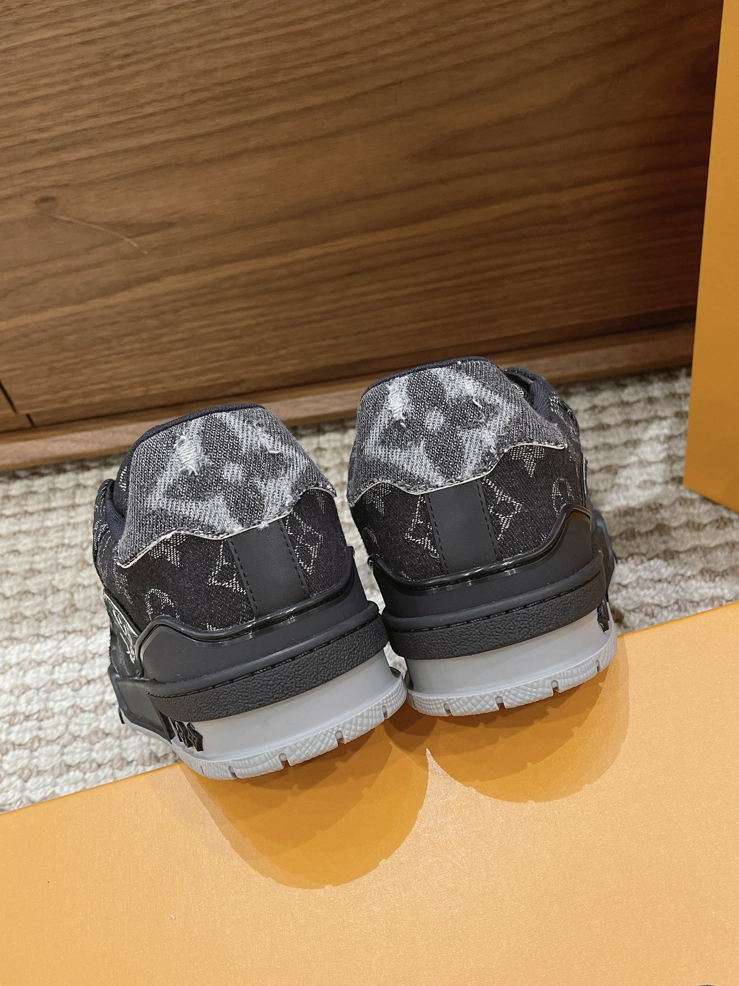 Louis Vuitton Basic Shoes Mesh L-s