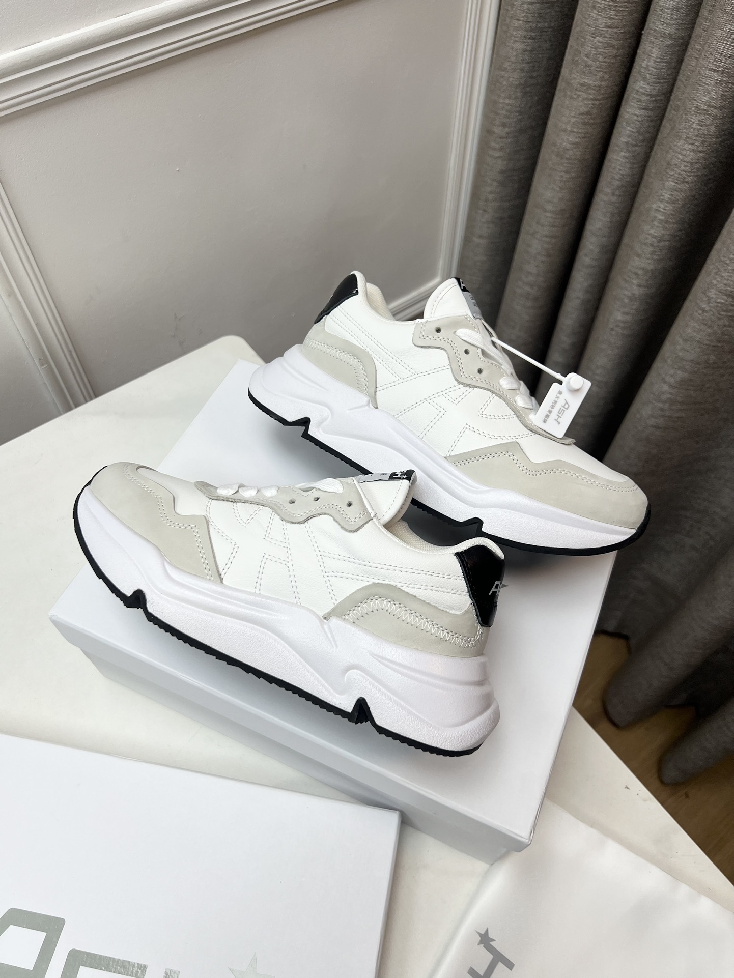 Hermes Female Sneakers Breathable M-s
