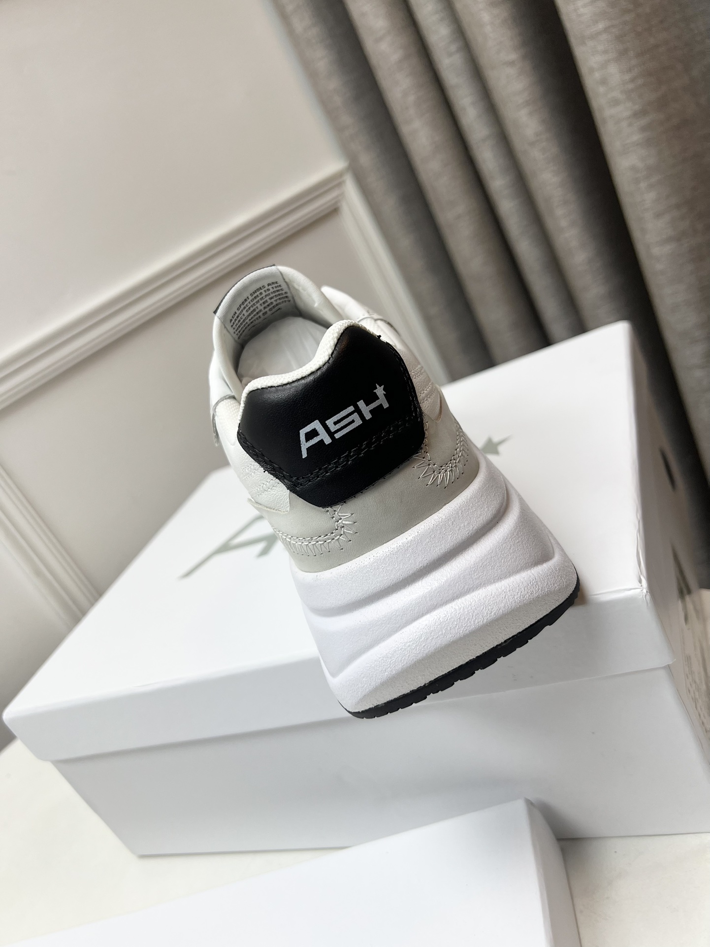 Hermes Female Sneakers Breathable M-s