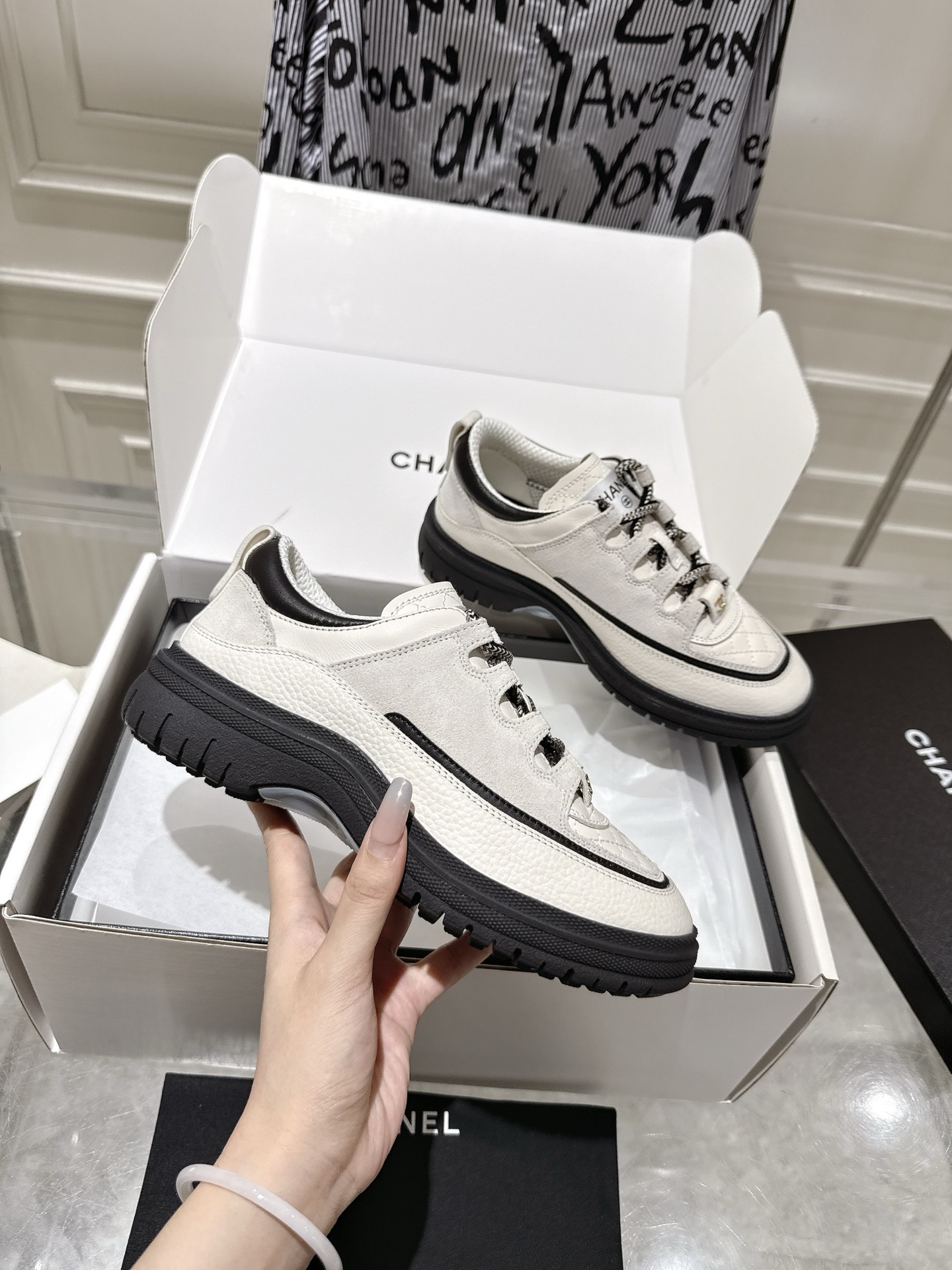 Chanel Sneakers L-s