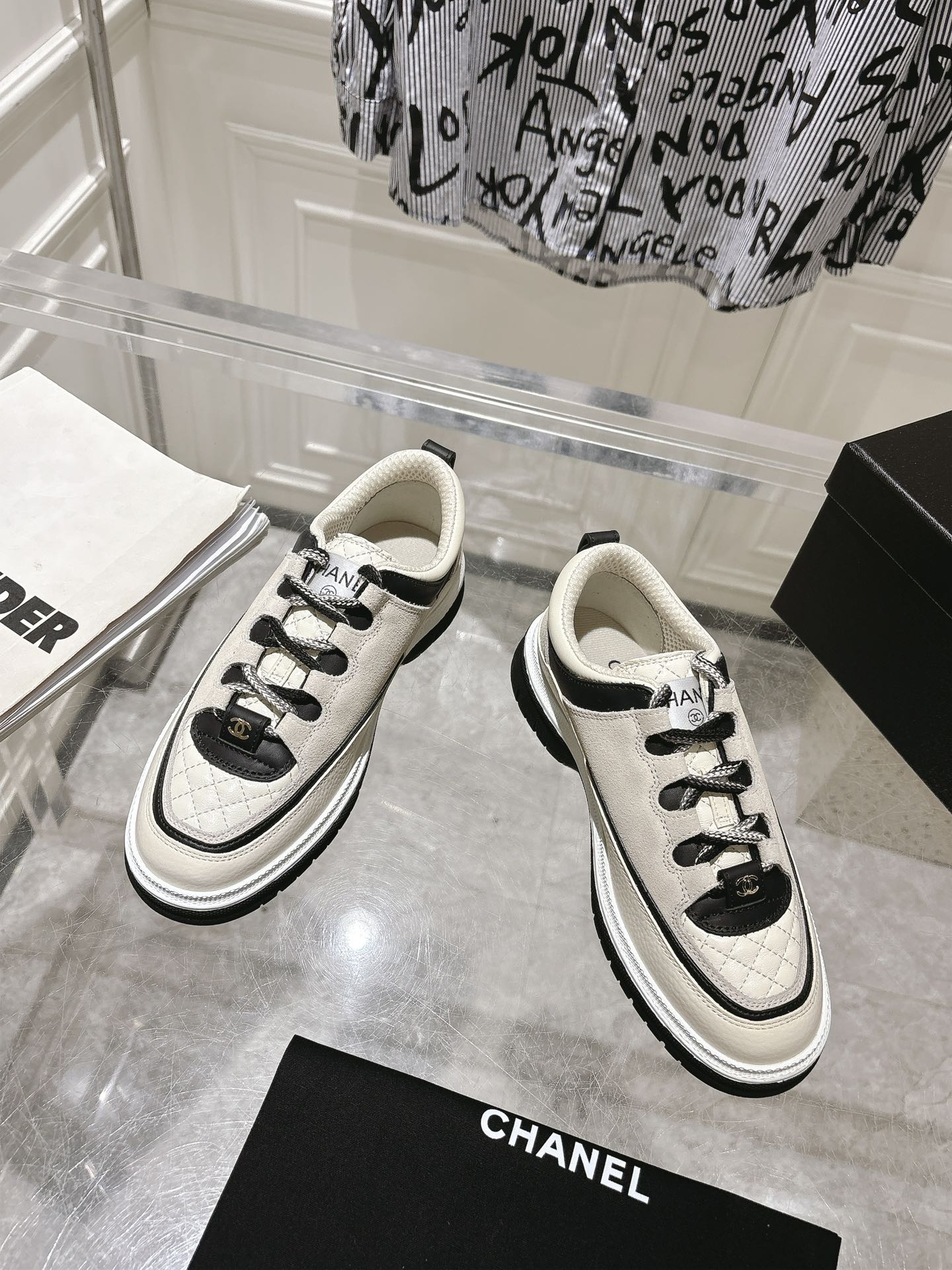 Chanel Sneakers L-s
