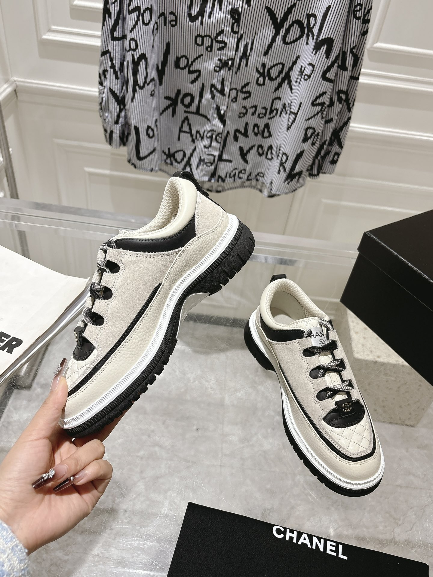 Chanel Sneakers L-s