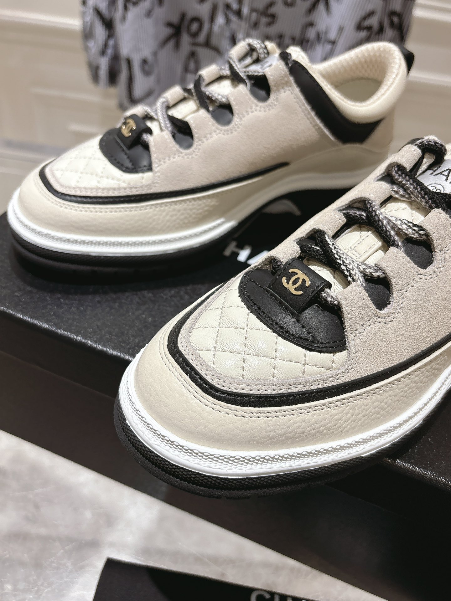 Chanel Sneakers L-s