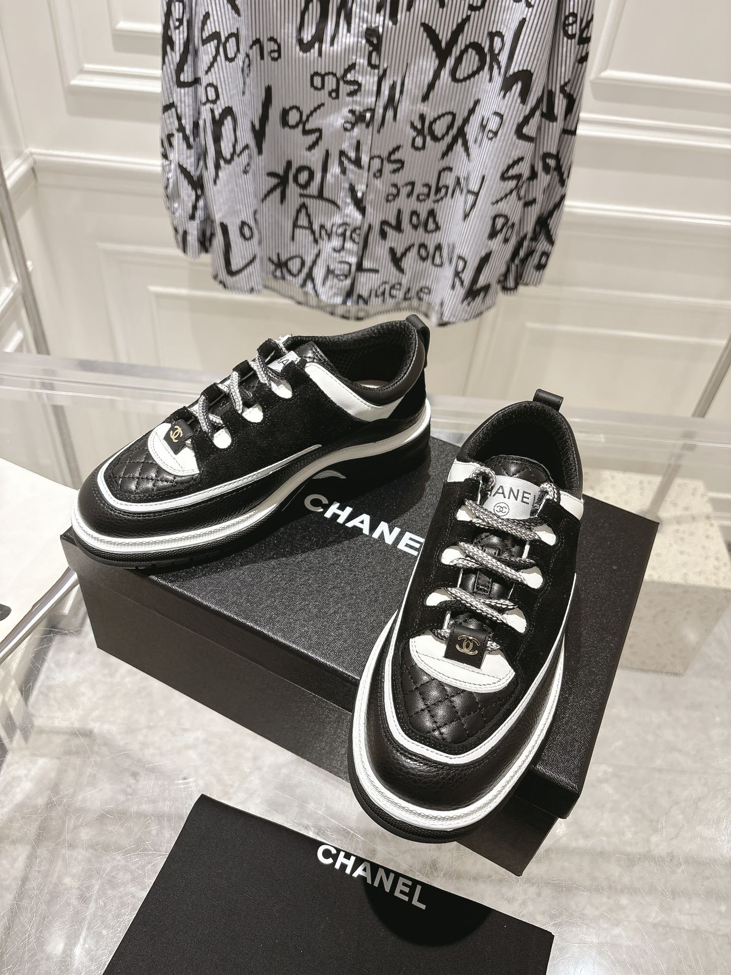 Chanel Sneakers L-s