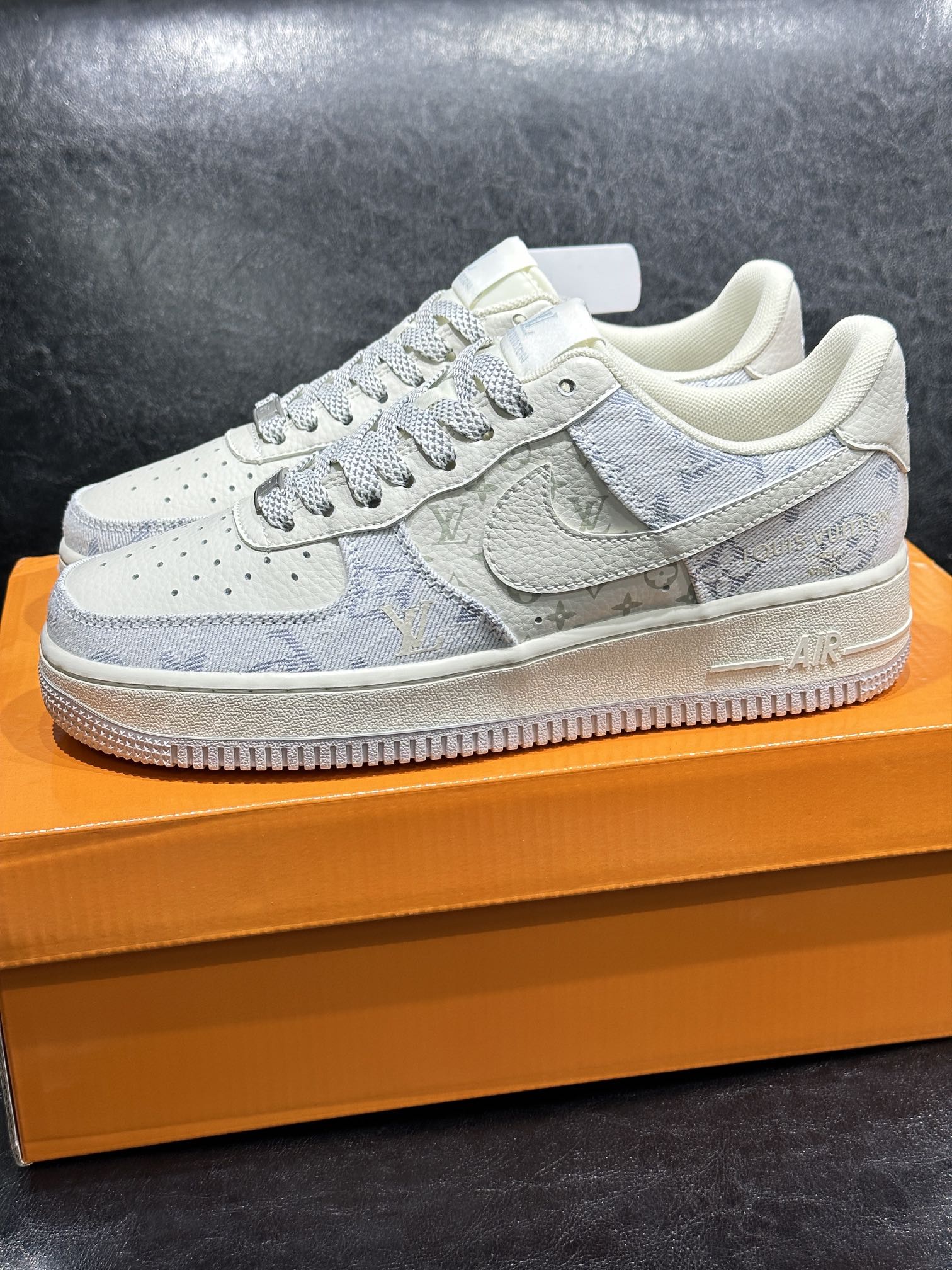 Nike Sneakers L