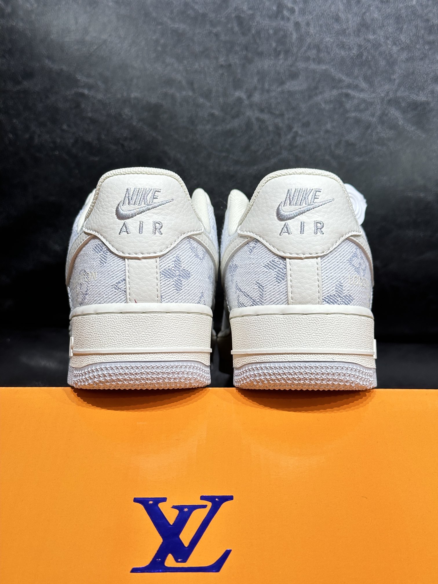 Nike Sneakers L