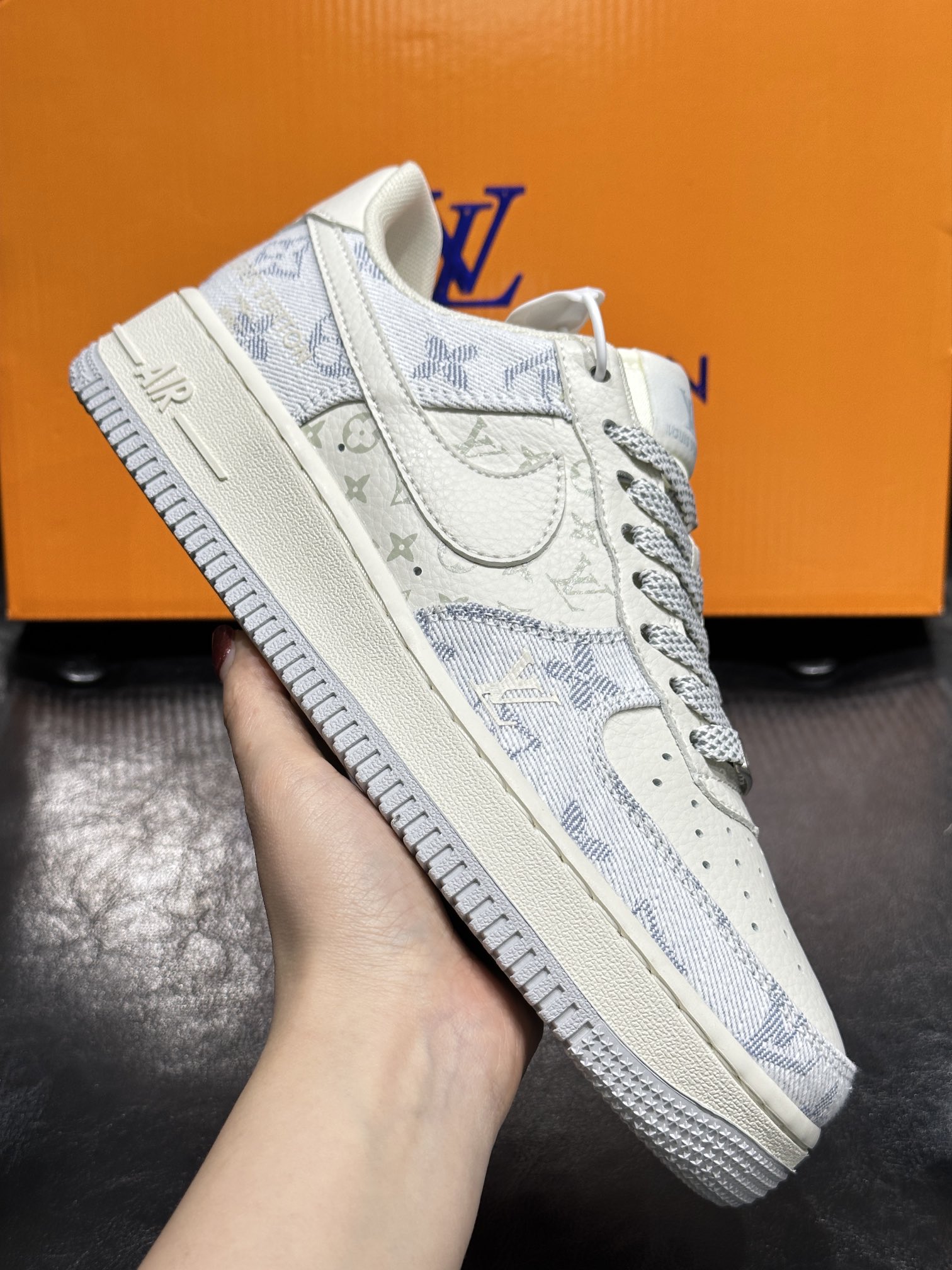 Nike Sneakers L