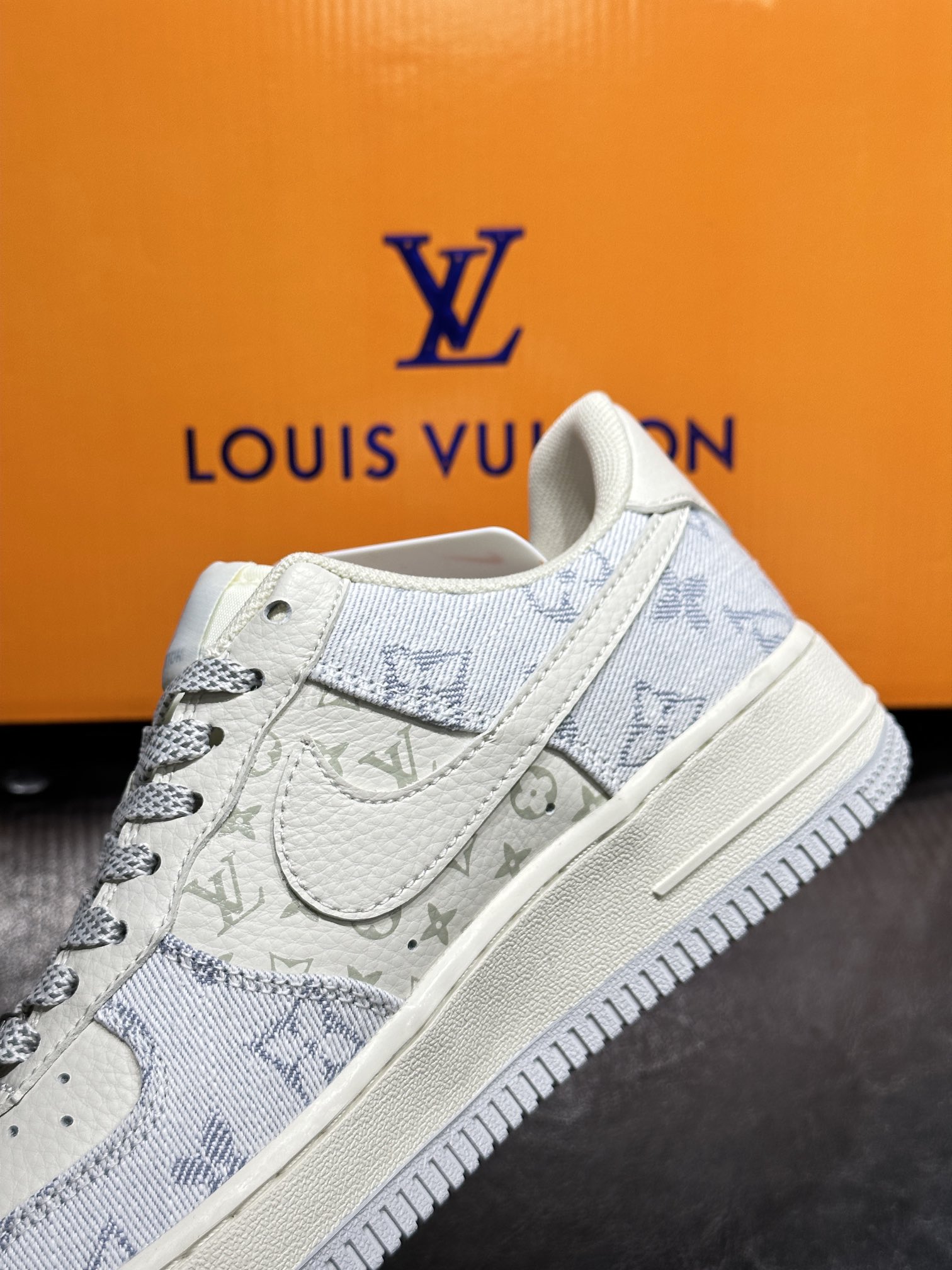 Nike Sneakers L